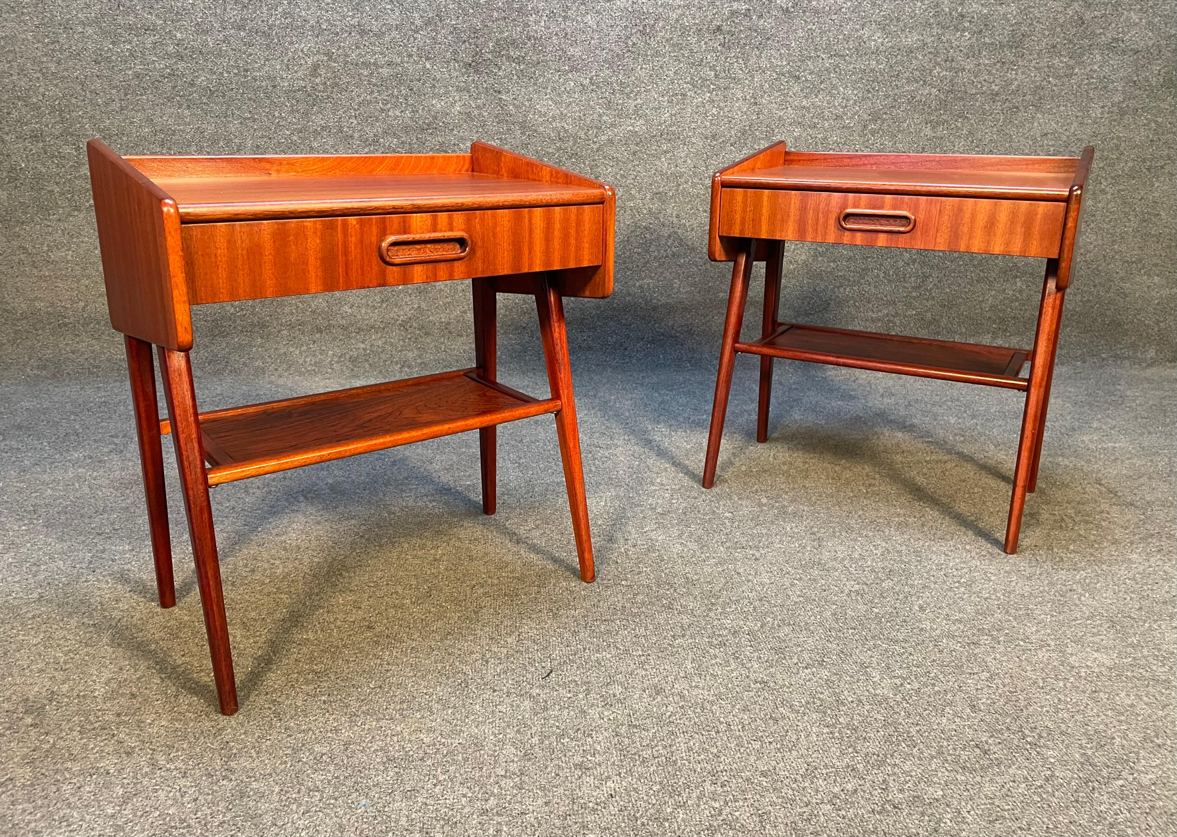 Woodwork Pair of Vintage Danish Mid-Century Modern Mahogany Nightstands