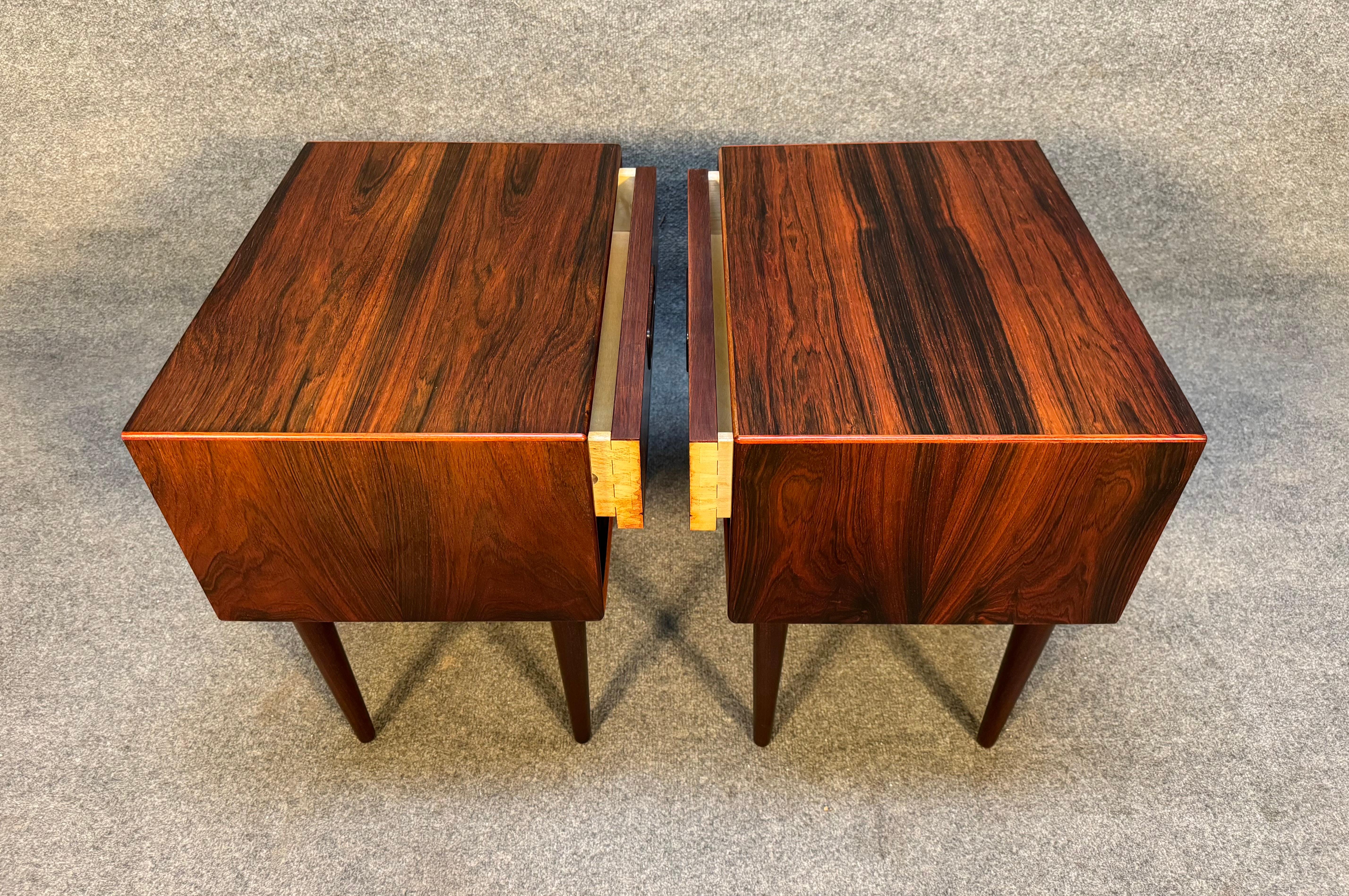 Here is a lovely set of two scandinavian modern nightstands in rosewood manufactured in Denmark in the 1960's.
This pair, recently imported from Europe to California before its refinishing, features a vibrant wood grain, a single drawer with