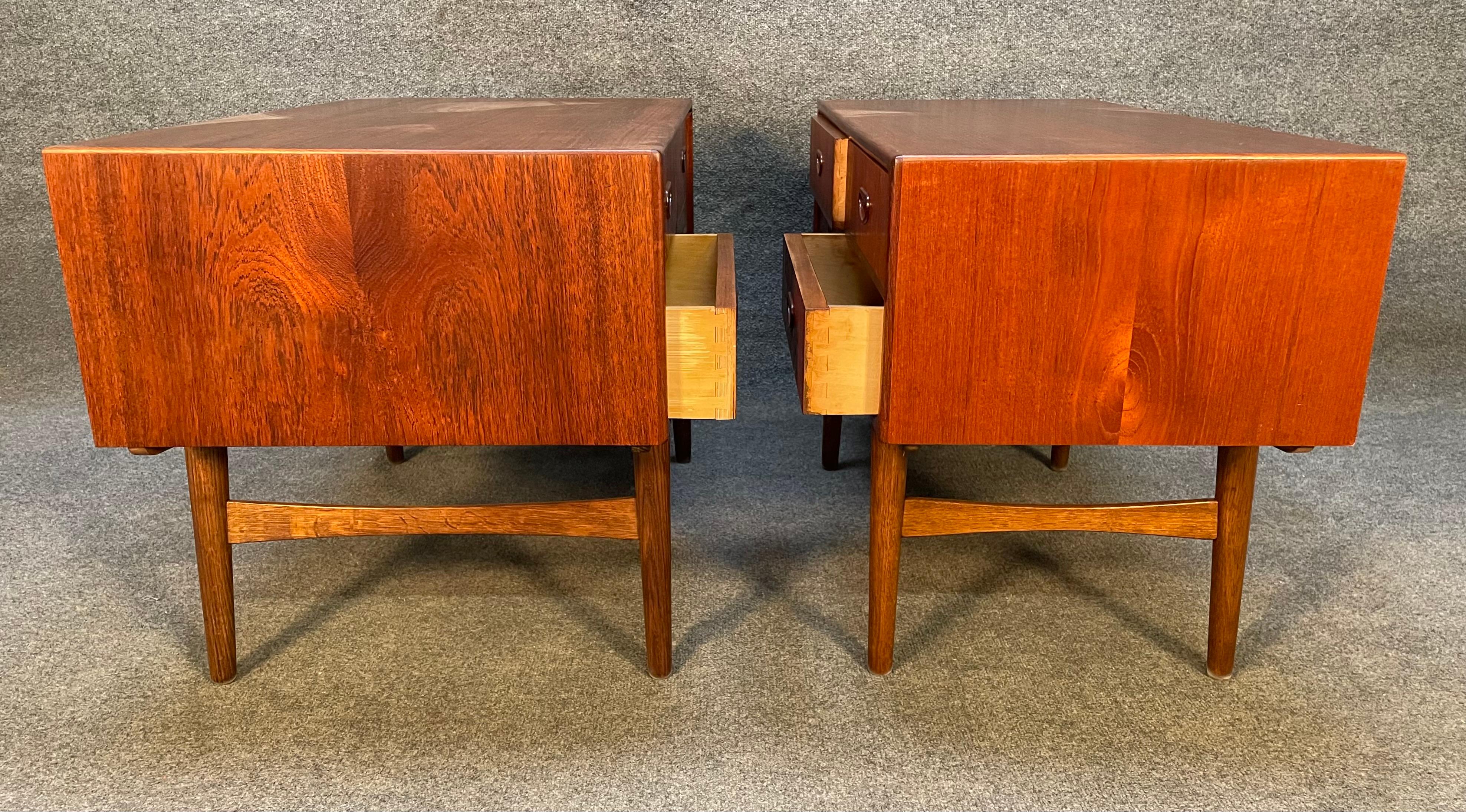 Pair of Vintage Danish Mid Century Modern Teak Nightstands, End Tables  In Good Condition For Sale In San Marcos, CA