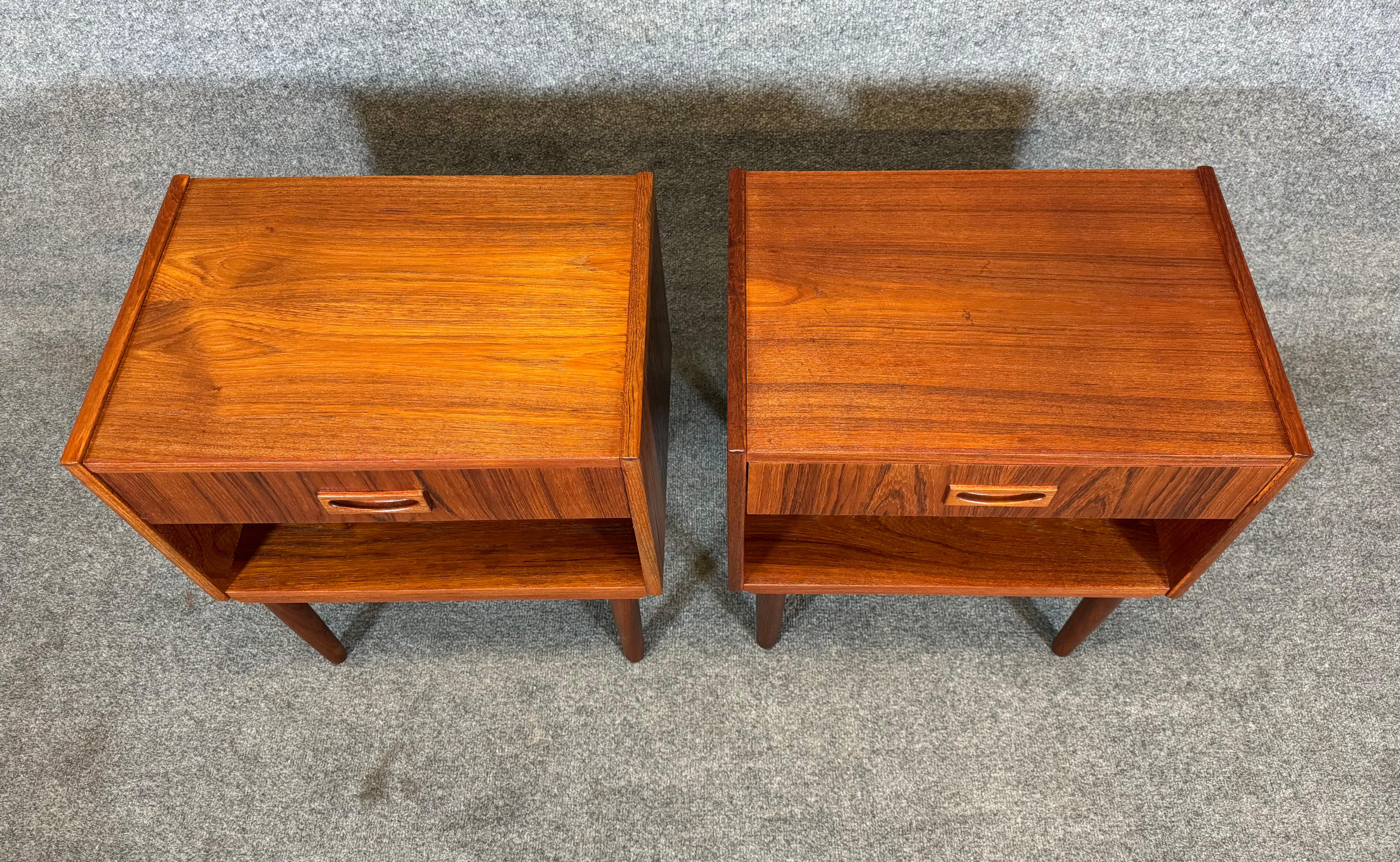Woodwork Pair of Vintage Danish Mid Century Modern Teak Nightstands For Sale