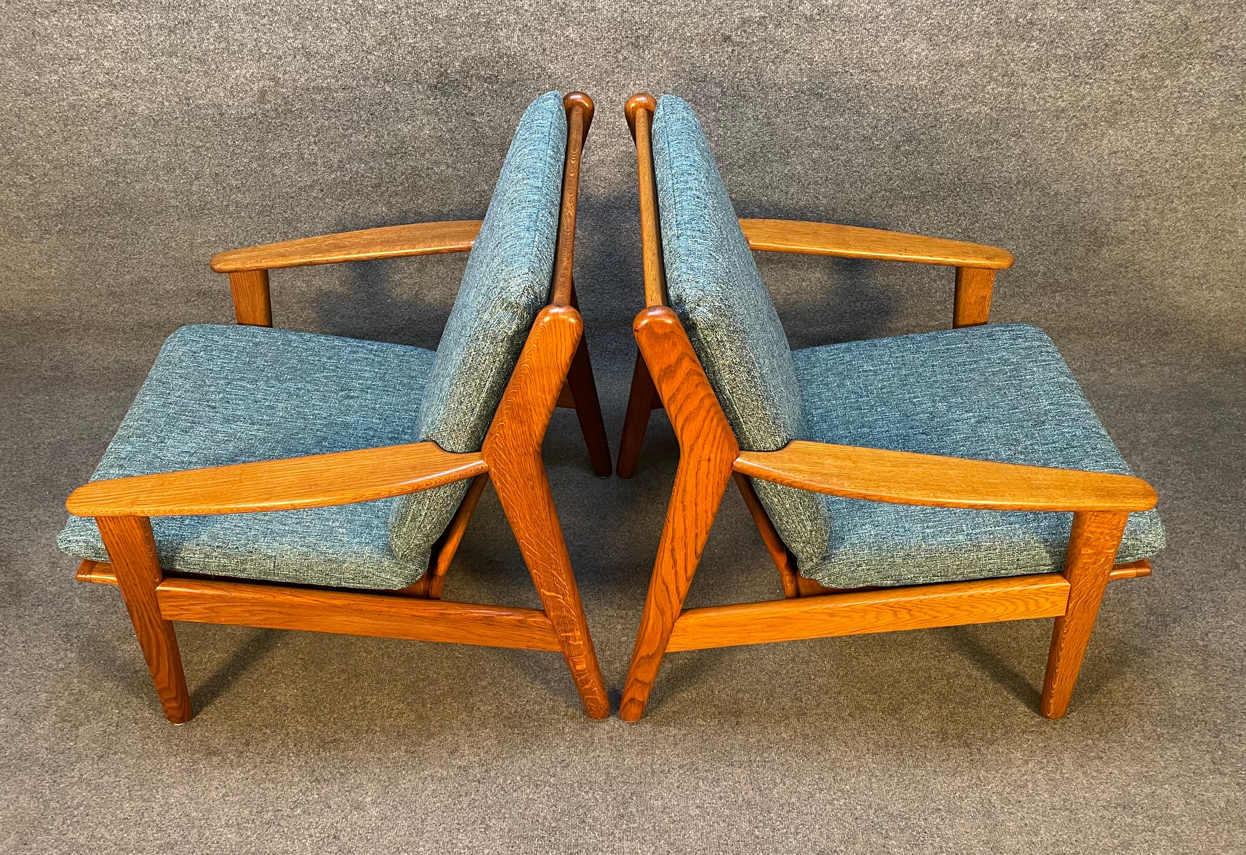 Mid-20th Century Pair of Vintage Danish Midcentury Oak Lounge Chairs Model 