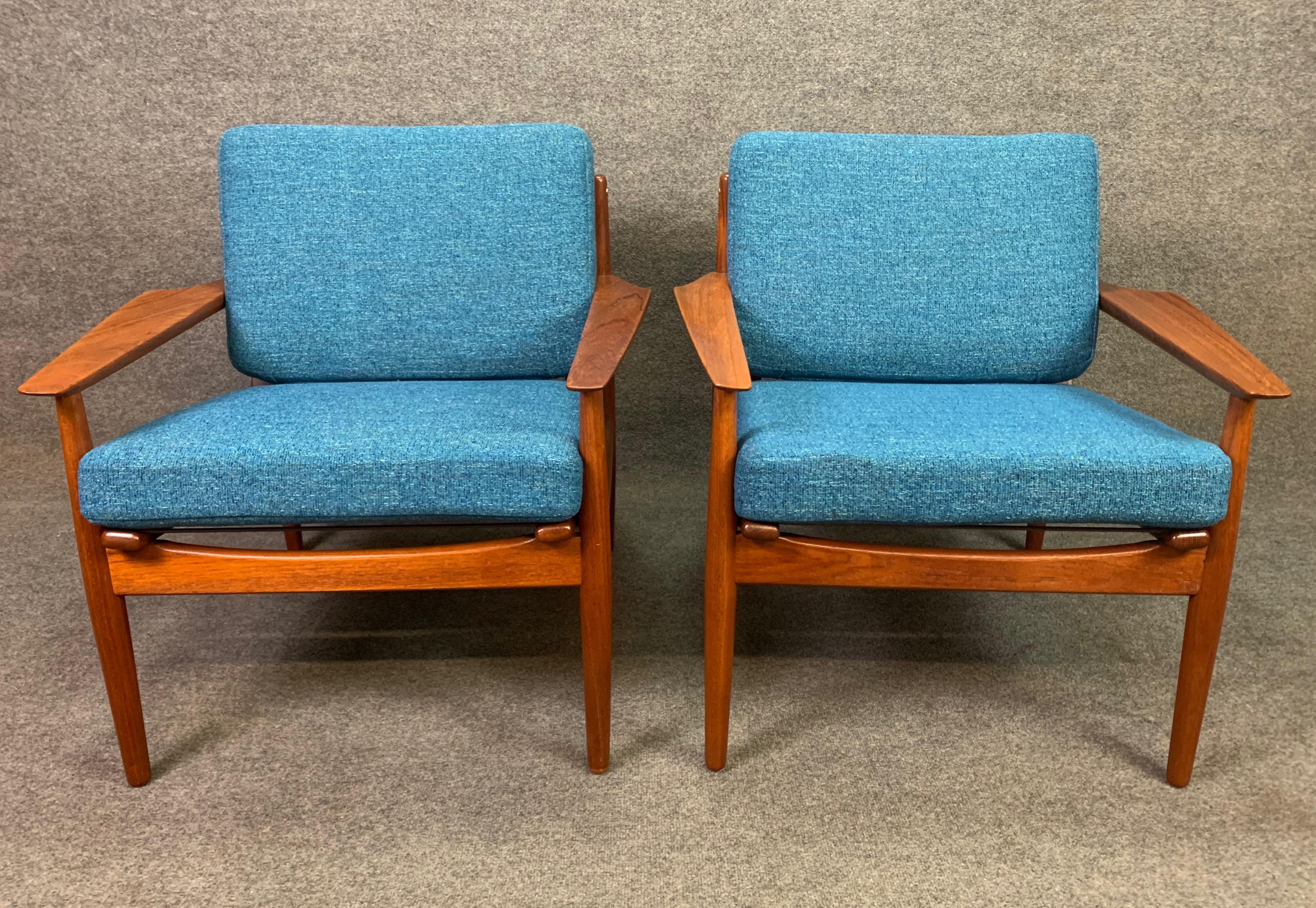 Pair of Vintage Danish Midcentury Teak Easy Chairs by Arne Vodder for Glostrup In Good Condition In San Marcos, CA