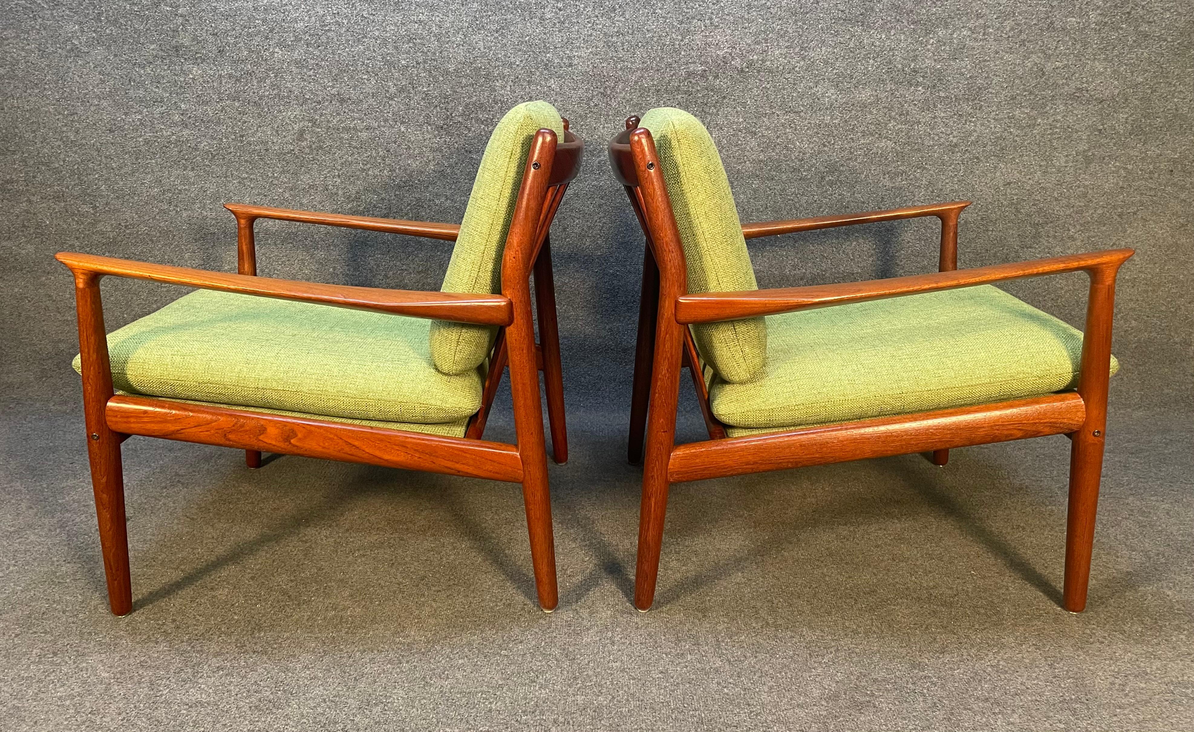 Here is a beautiful set of two Scandinavian modern easy chairs in teak 