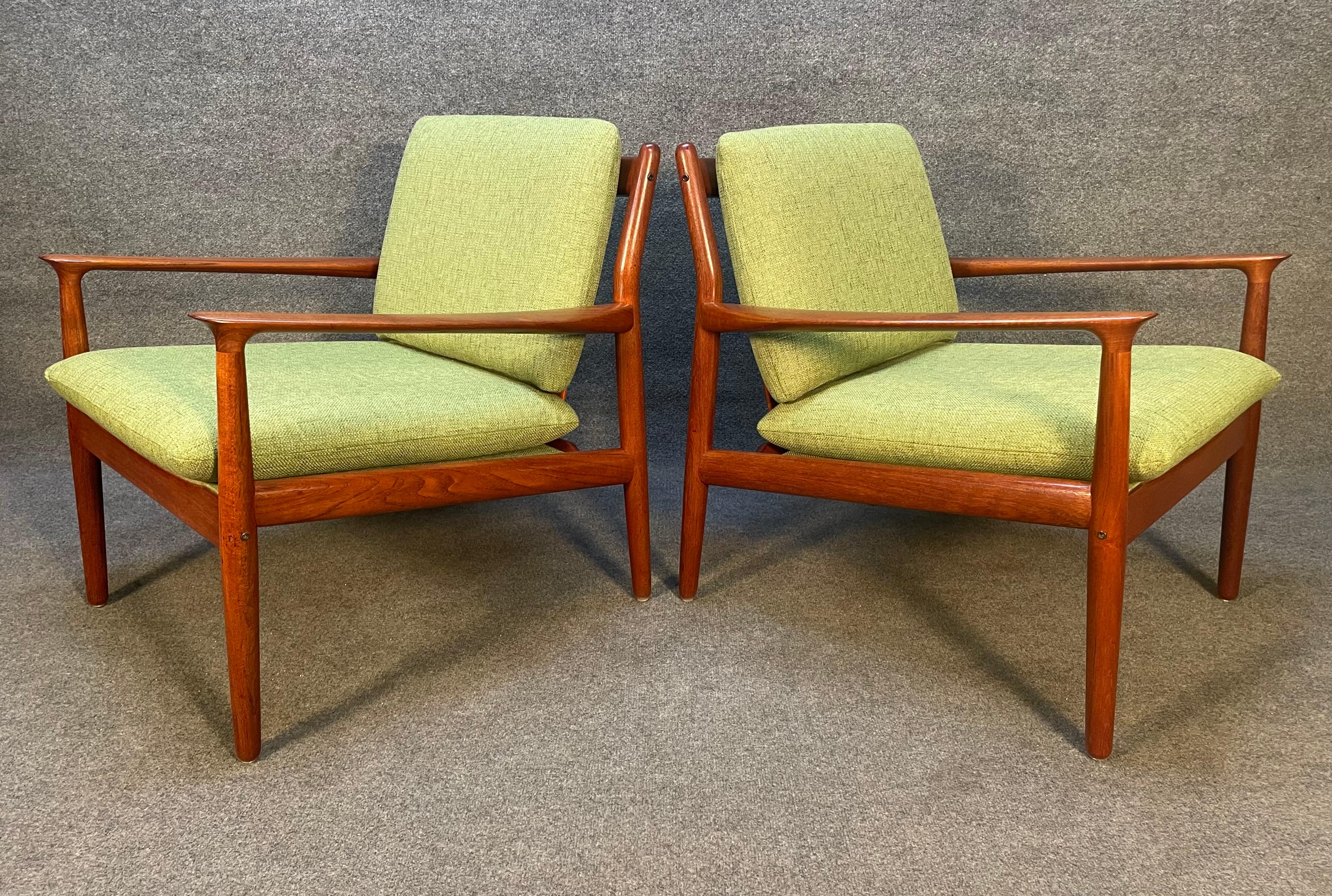 Pair of Vintage Danish Mid Century Teak Lounge Chairs by Svend Aage Eriksen For Sale 1