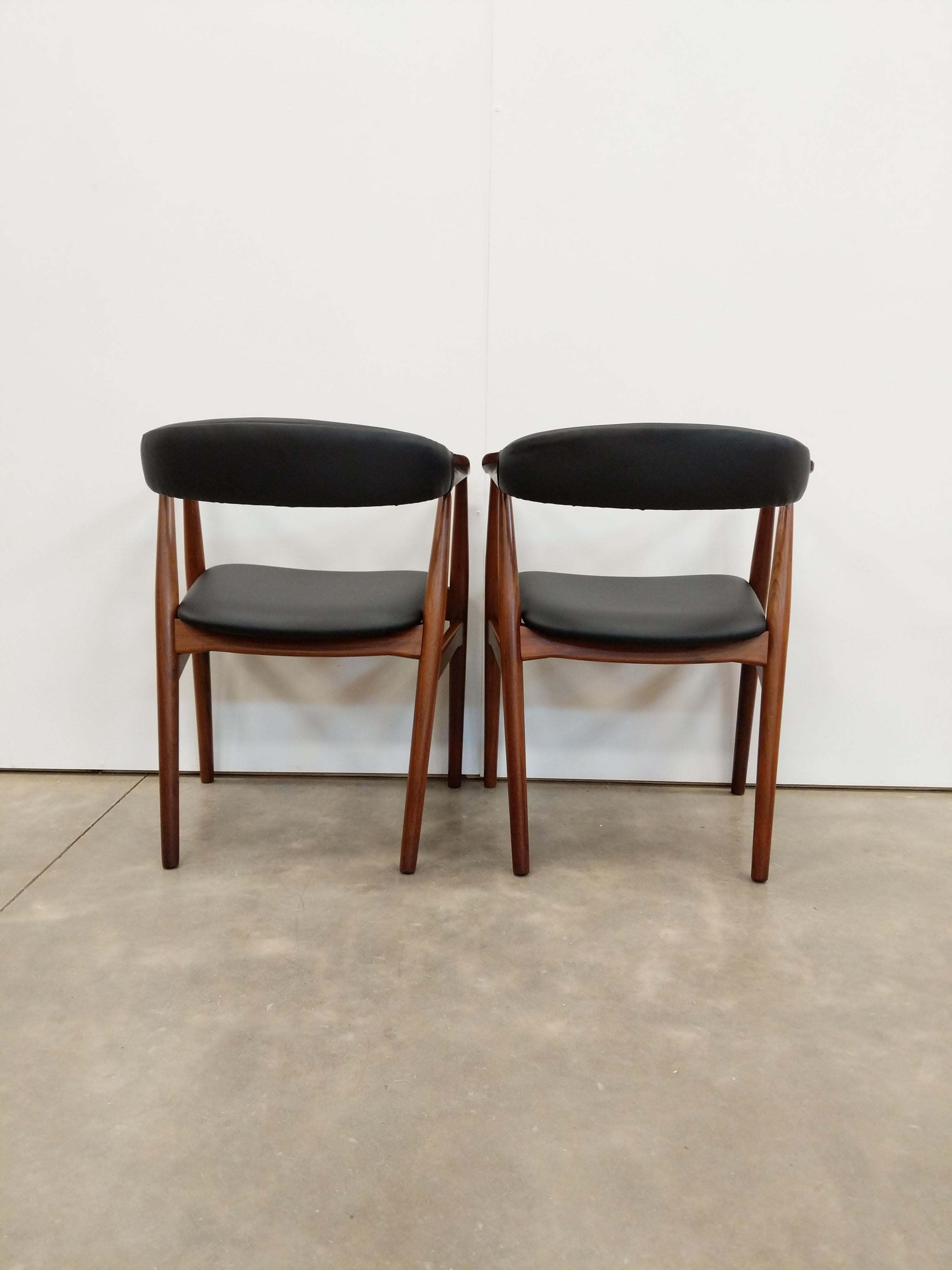 Mid-Century moderno Pair of Vintage Danish Modern Armchairs by Th. Harlev in vendita