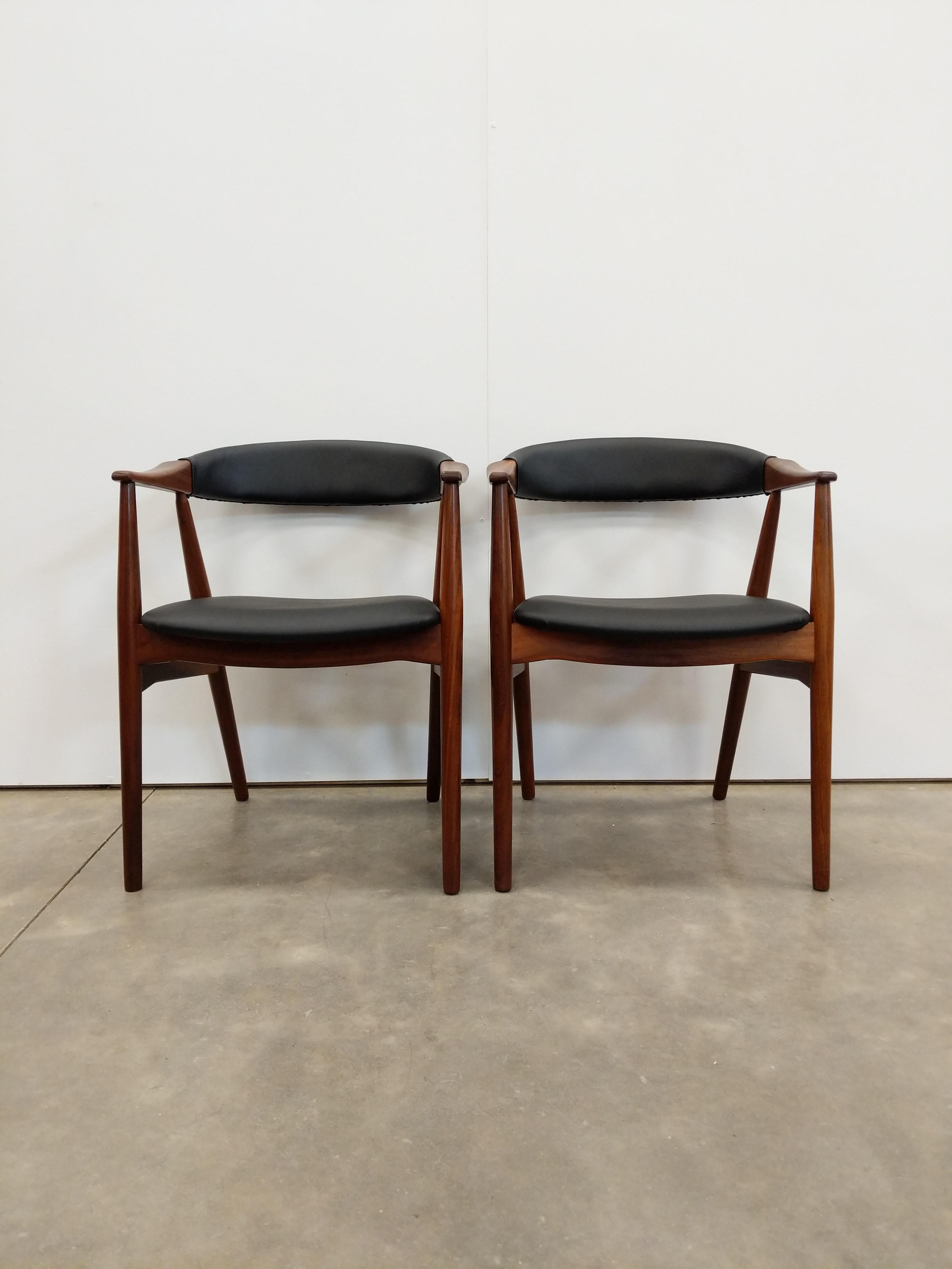 Pair of Vintage Danish Modern Armchairs by Th. Harlev In condizioni buone in vendita a Gardiner, NY
