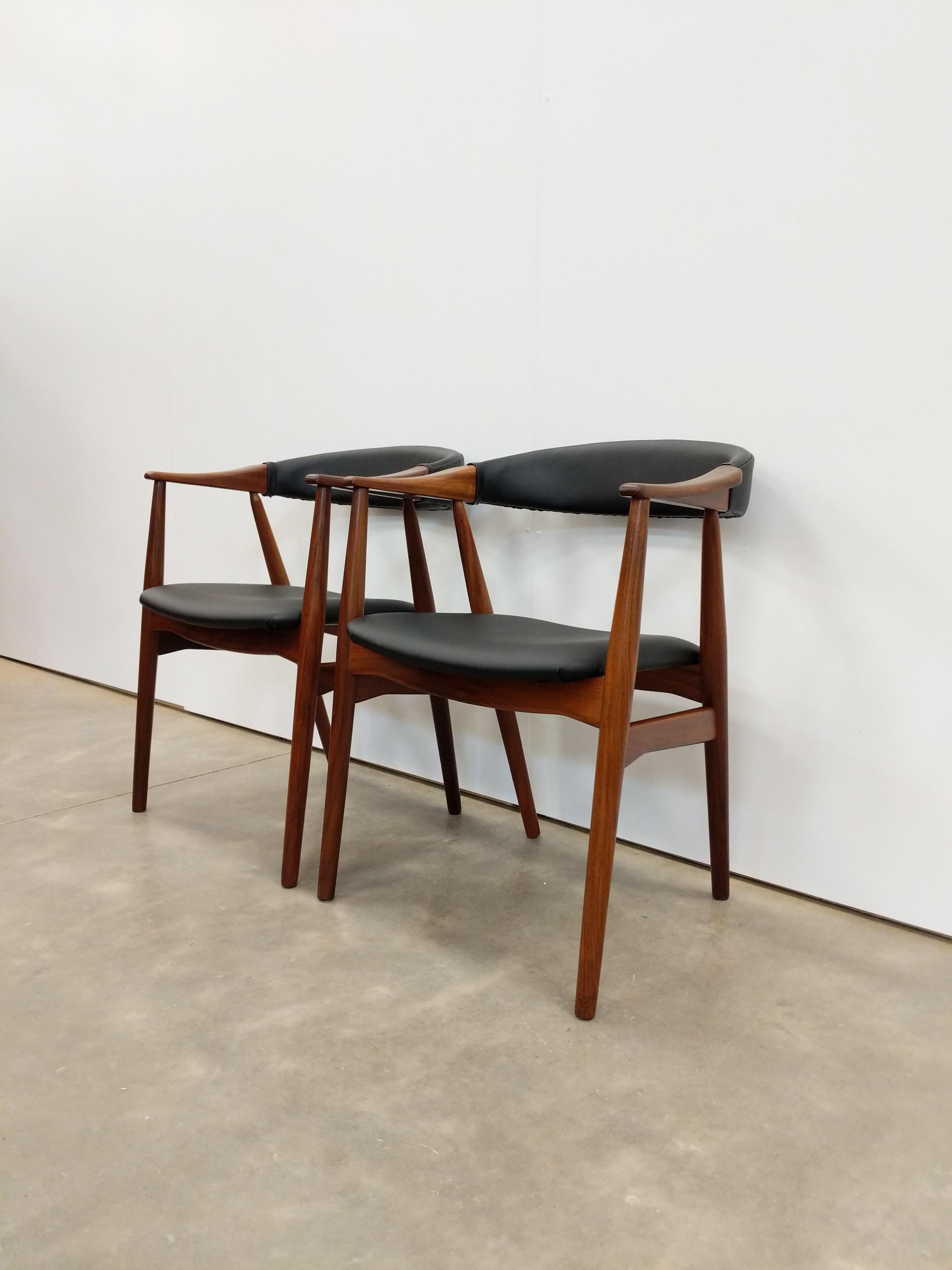 XX secolo Pair of Vintage Danish Modern Armchairs by Th. Harlev in vendita