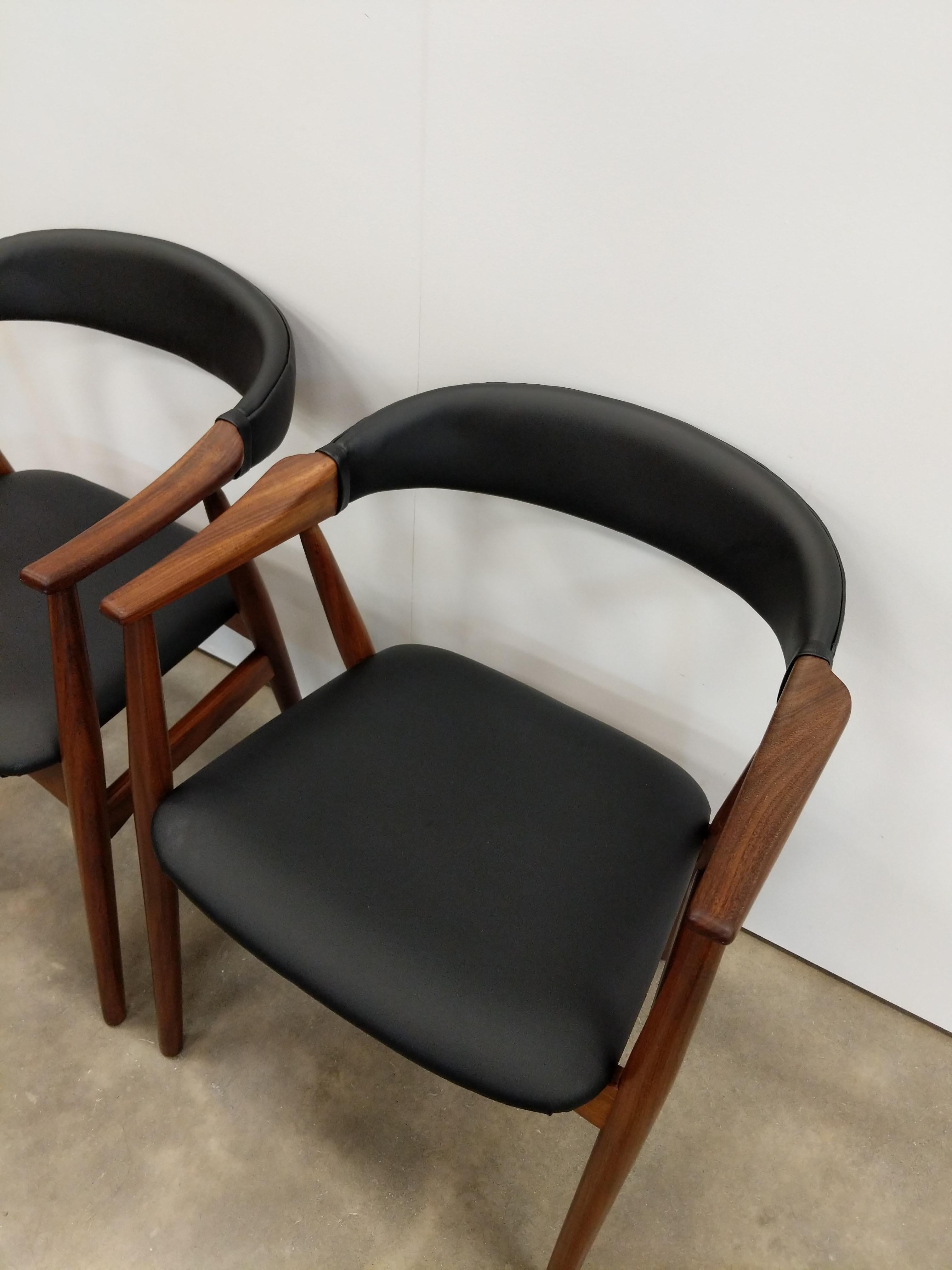Legno Pair of Vintage Danish Modern Armchairs by Th. Harlev in vendita