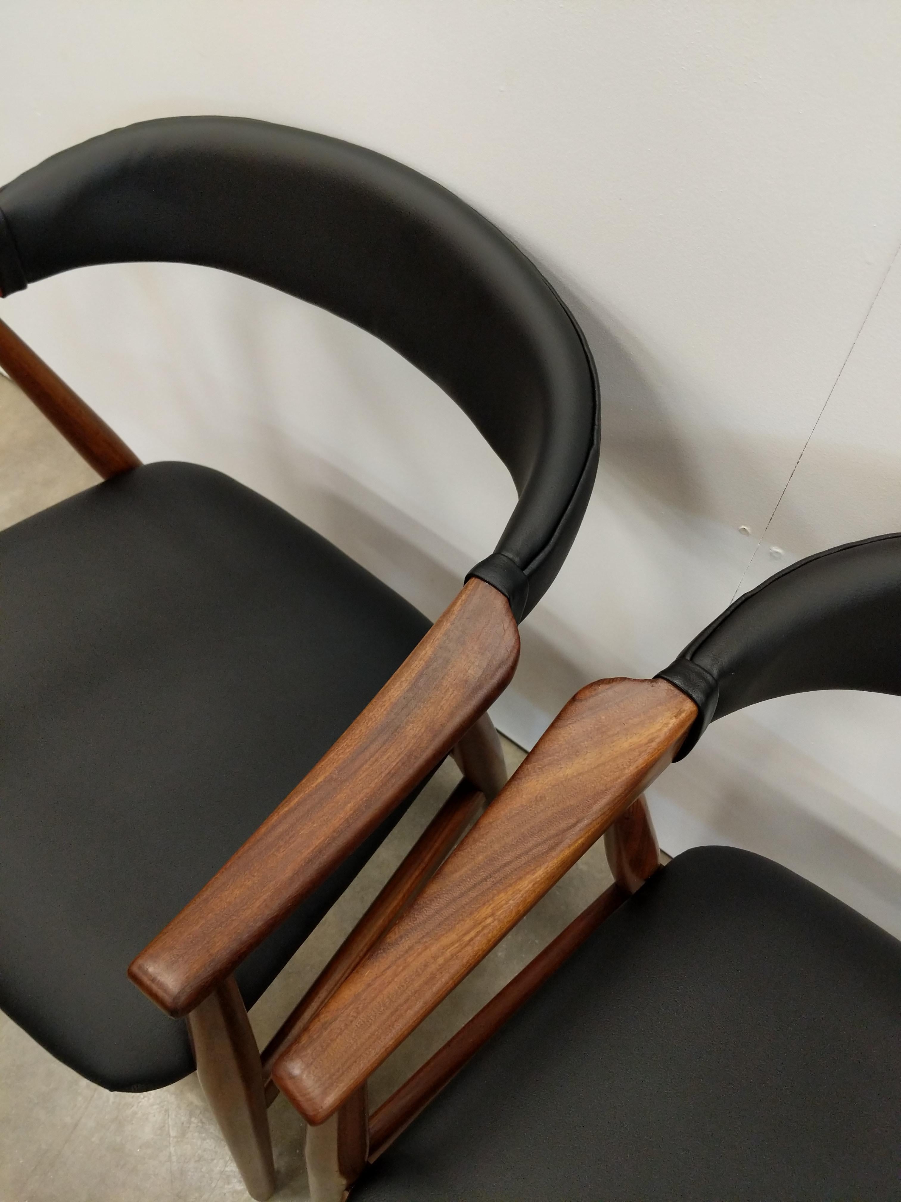 Pair of Vintage Danish Modern Armchairs by Th. Harlev in vendita 1
