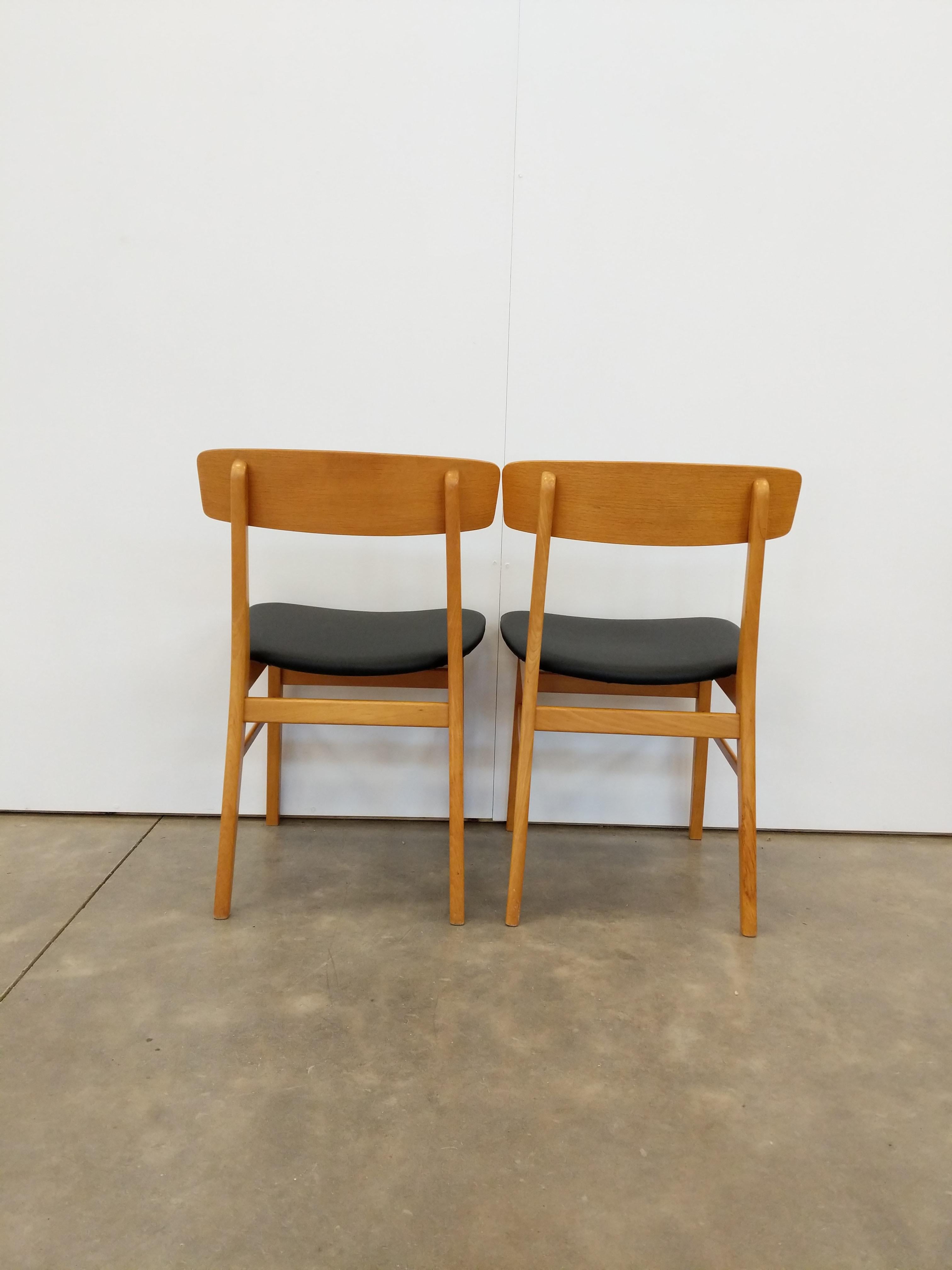 Pair of Vintage Danish Modern Dining Chairs by Farstrup (Moderne der Mitte des Jahrhunderts) im Angebot