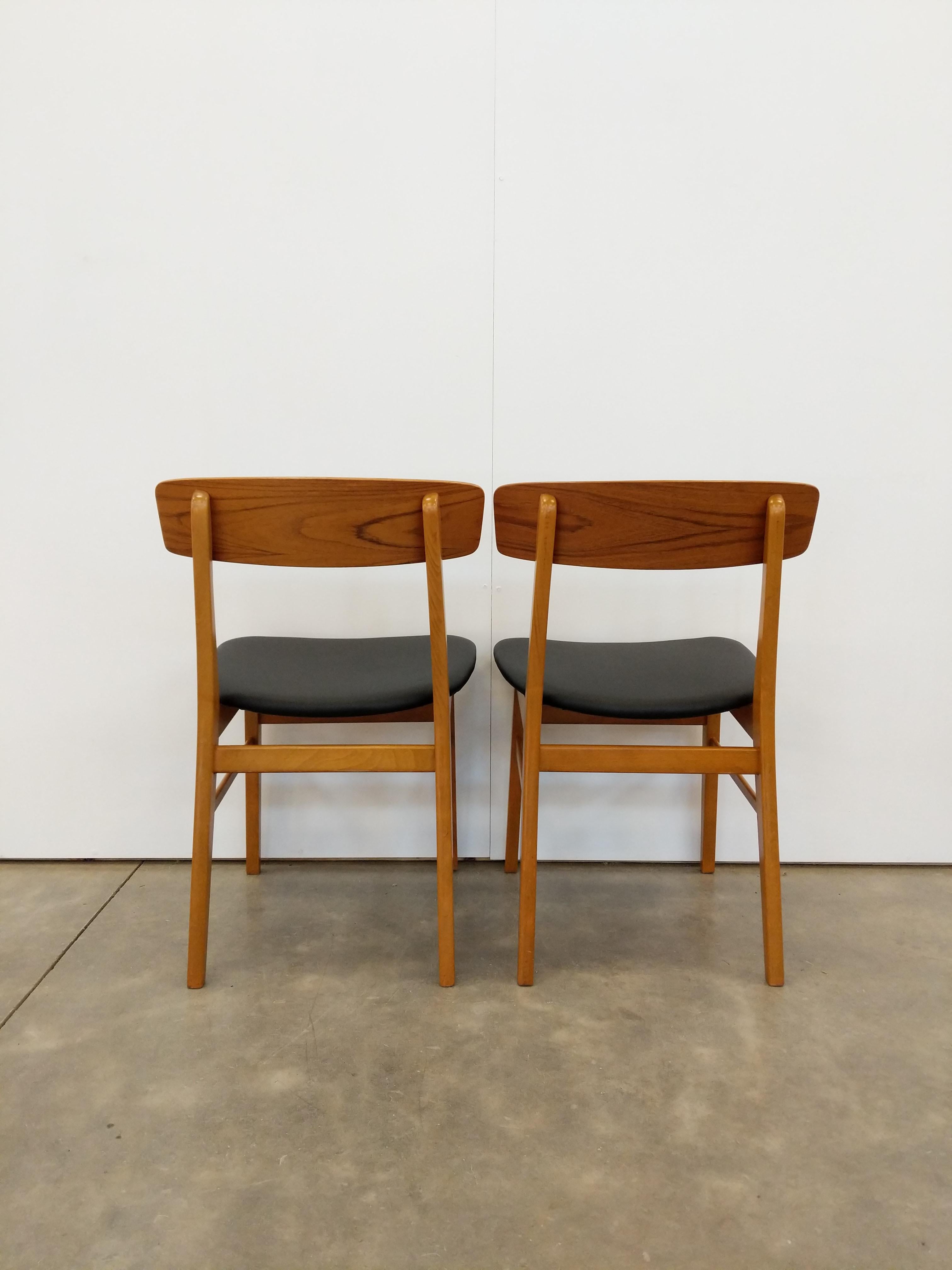 Pair of Vintage Danish Modern Dining Chairs by Farstrup (Moderne der Mitte des Jahrhunderts)
