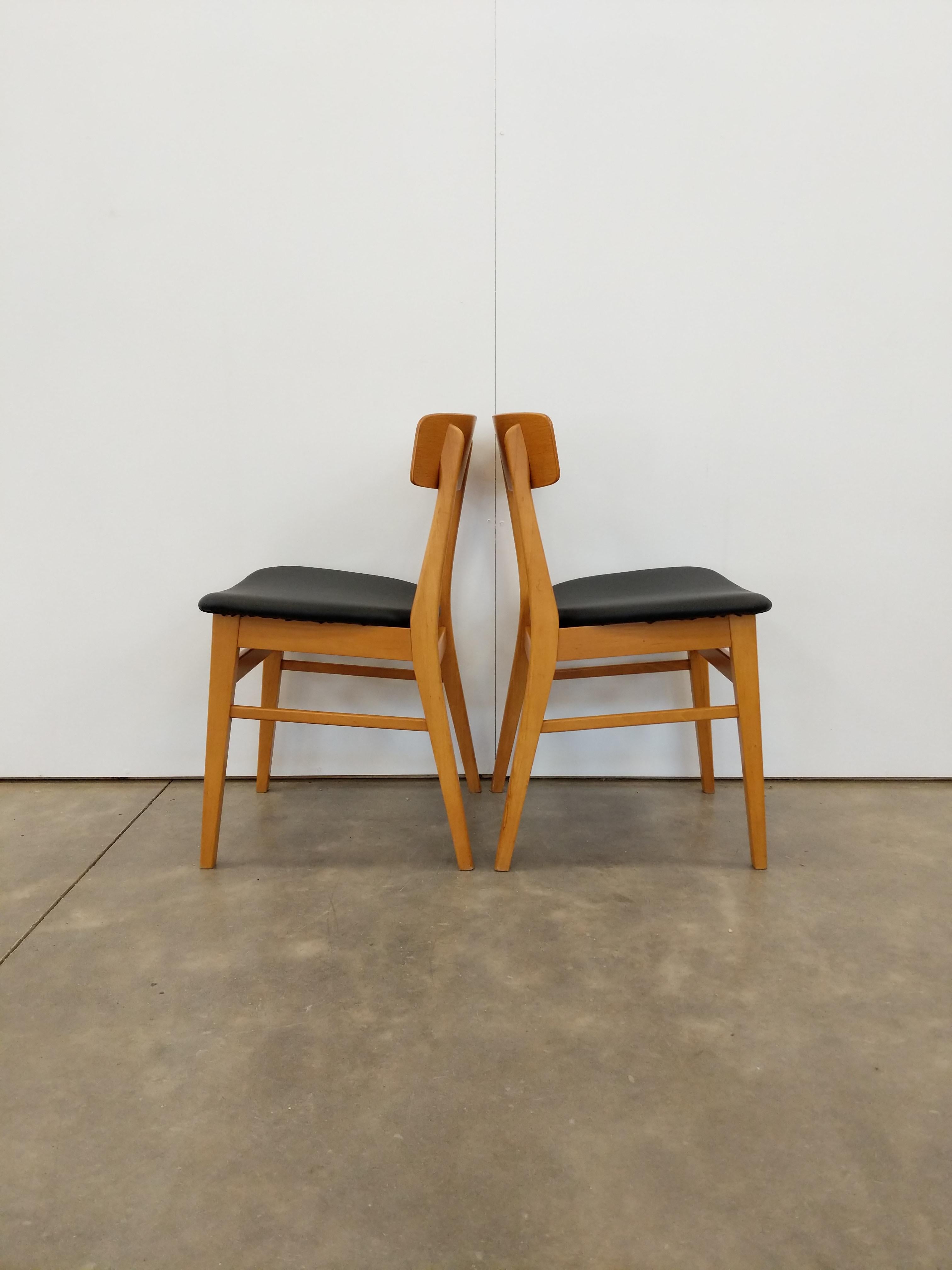 Pair of Vintage Danish Modern Dining Chairs by Farstrup (Dänisch) im Angebot