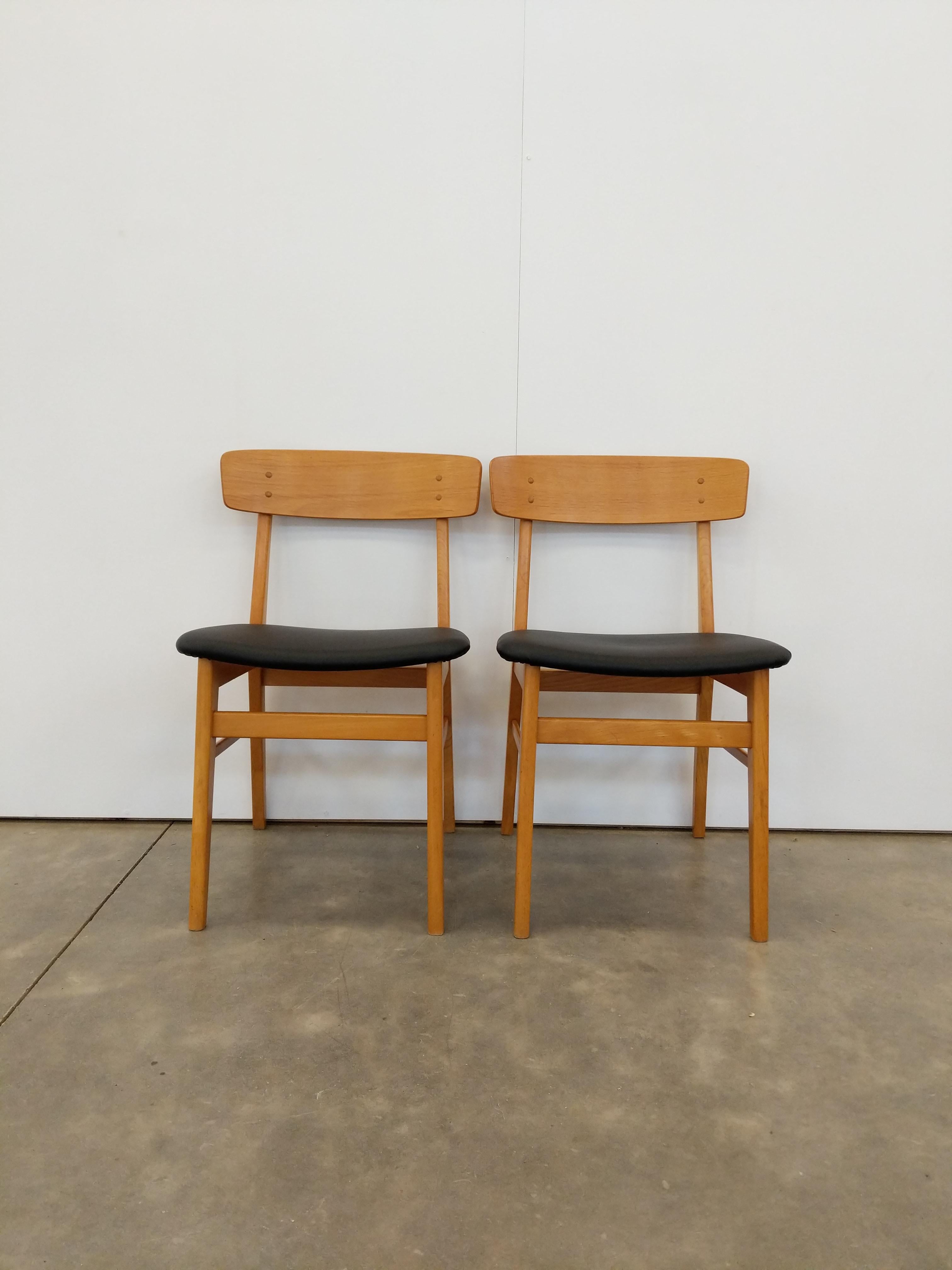 Pair of Vintage Danish Modern Dining Chairs by Farstrup im Zustand „Gut“ im Angebot in Gardiner, NY