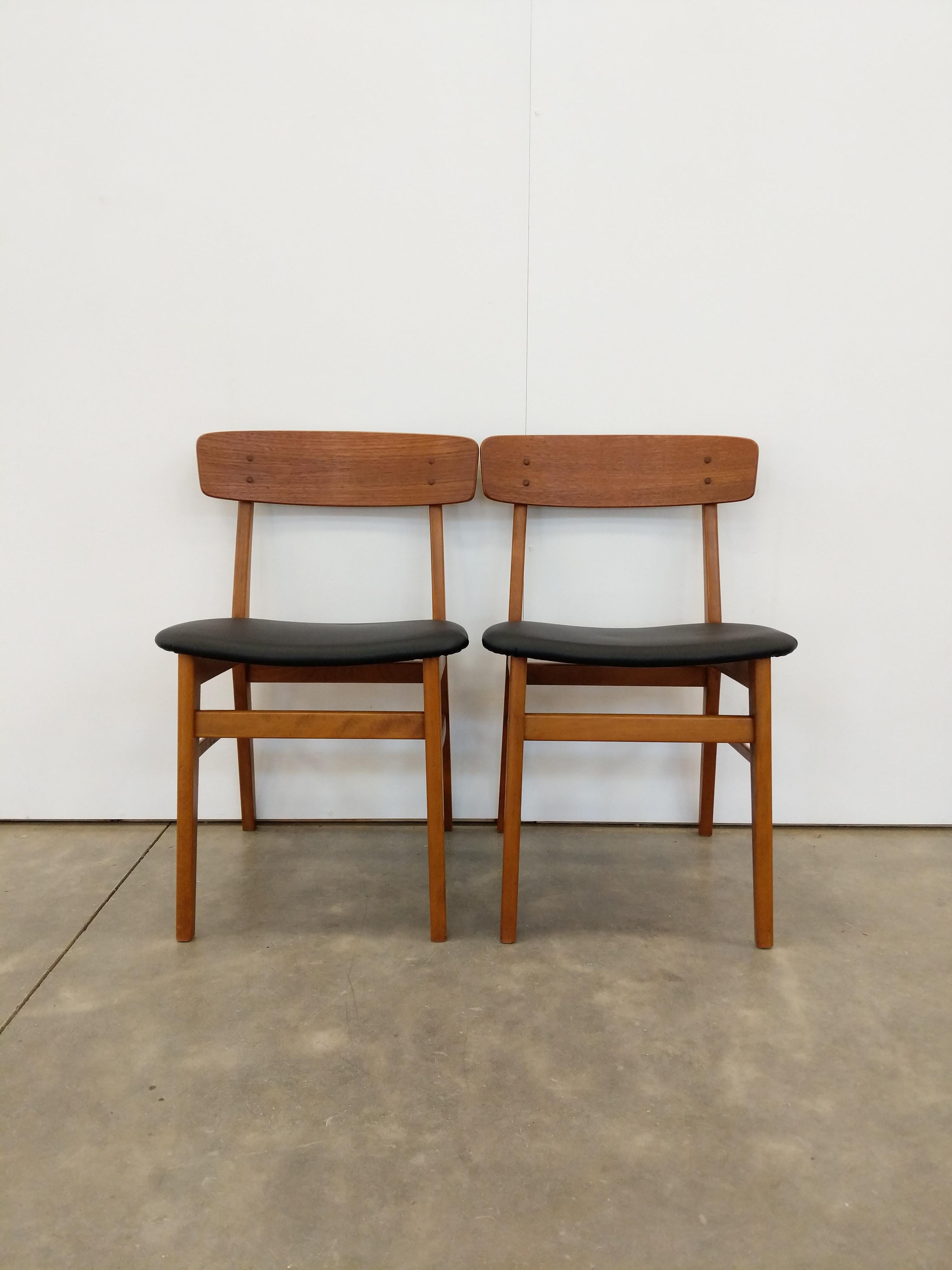 Pair of Vintage Danish Modern Dining Chairs by Farstrup im Zustand „Gut“ in Gardiner, NY