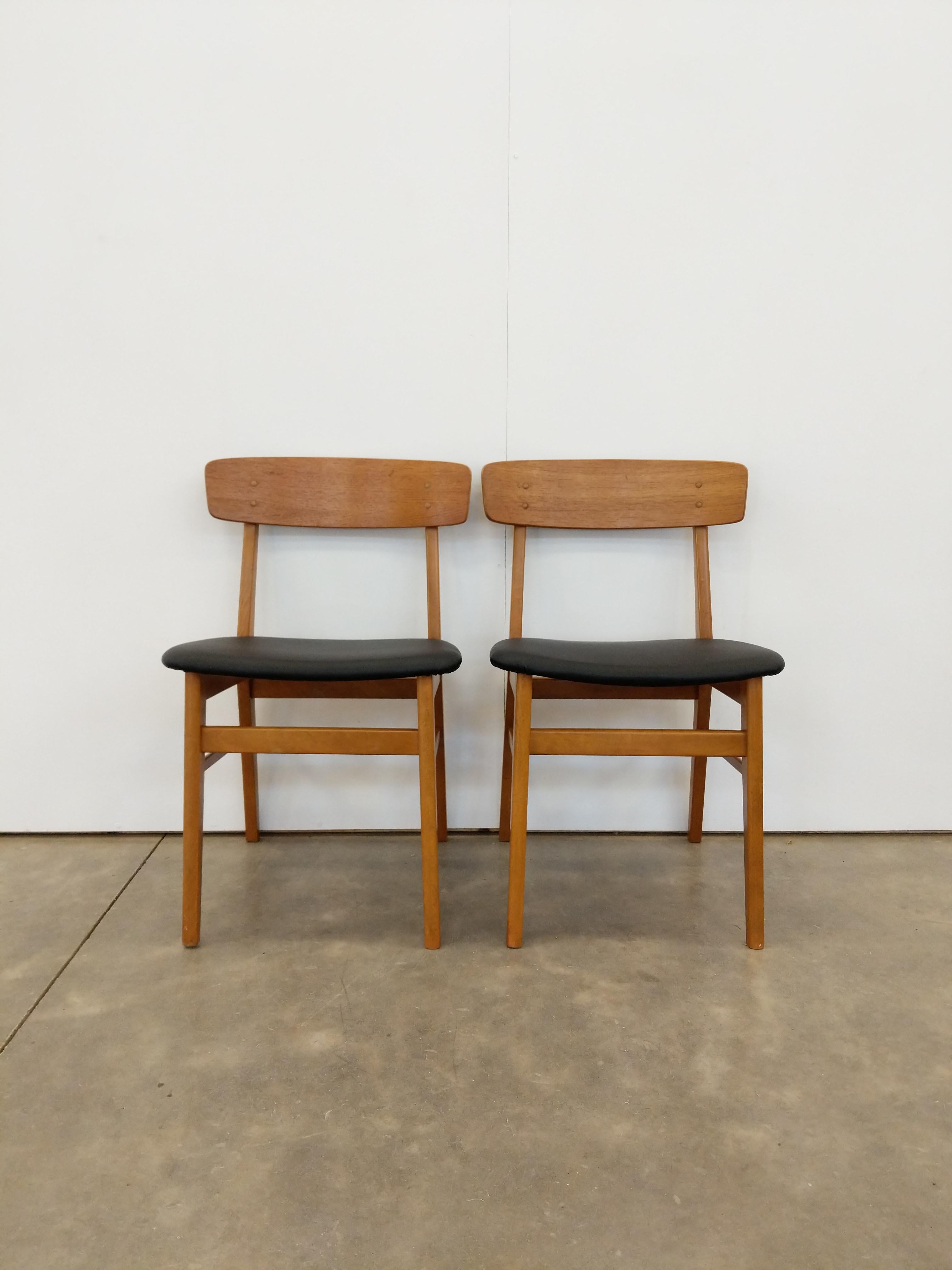 Pair of Vintage Danish Modern Dining Chairs by Farstrup im Zustand „Gut“ in Gardiner, NY