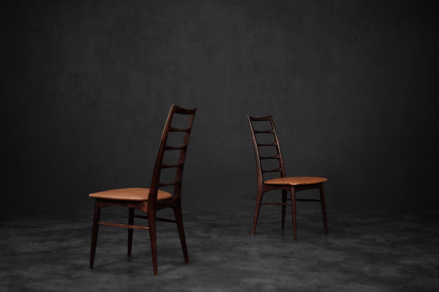 This set of two modernist chairs from the Lis series was designed by Niels Koefoed for the Danish manufacturer Koefoed Hornslet in 1961. The chairs are made of dark, noble rosewood. The upholstery is made of high-quality brown leather. They were