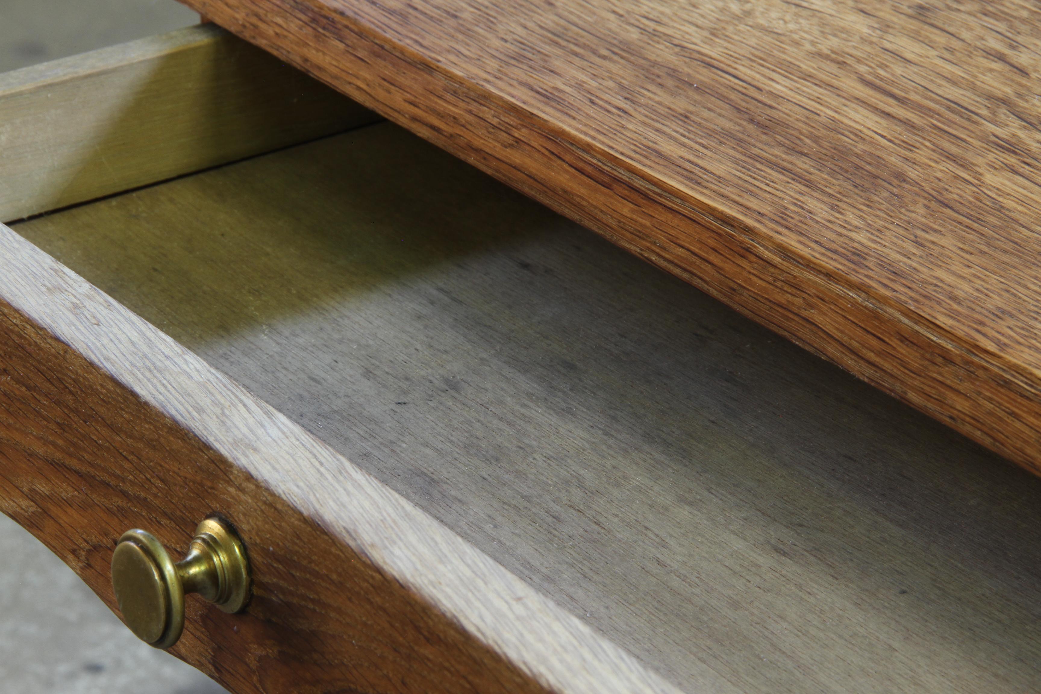 Coppia di comodini d'epoca in Oak Oak con. Cassetto e ripiano, stile Kjærnulf, anni '70 in vendita 4