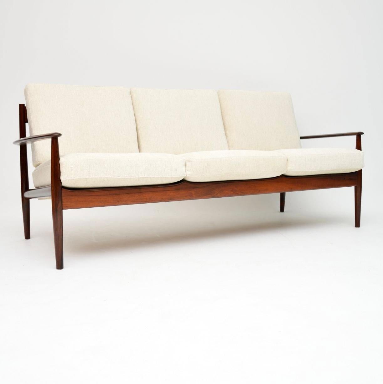 Mid-Century Modern Paire de canapés danois vintage par Grete Jalk pour France and Son en vente