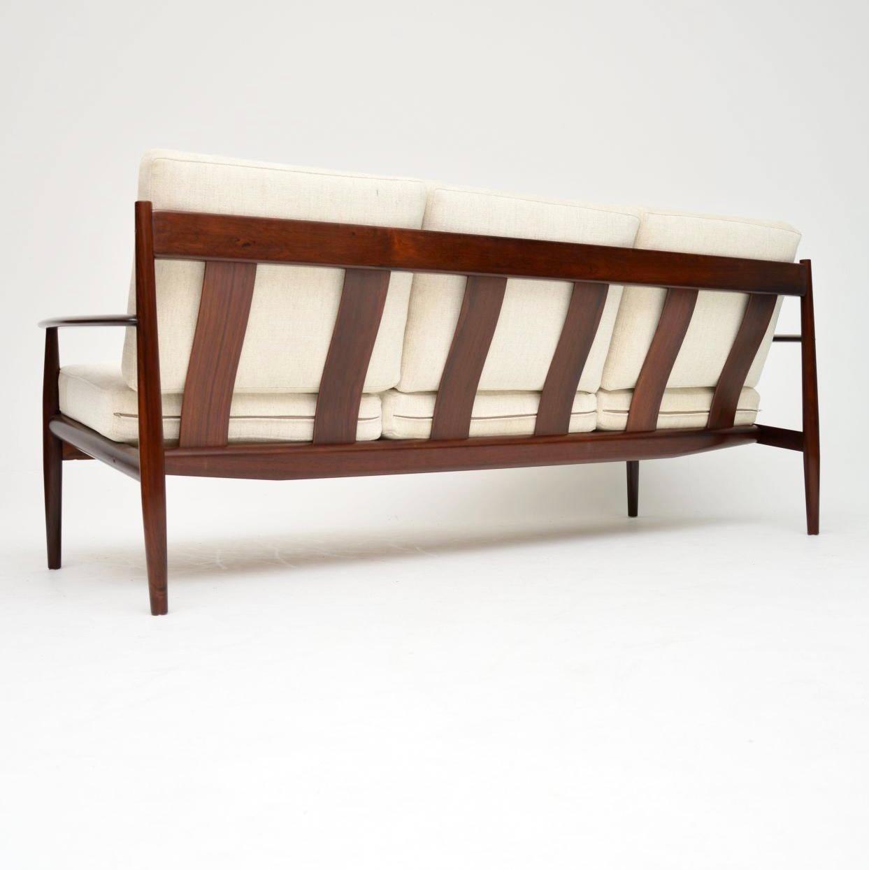 Milieu du XXe siècle Paire de canapés danois vintage par Grete Jalk pour France and Son en vente