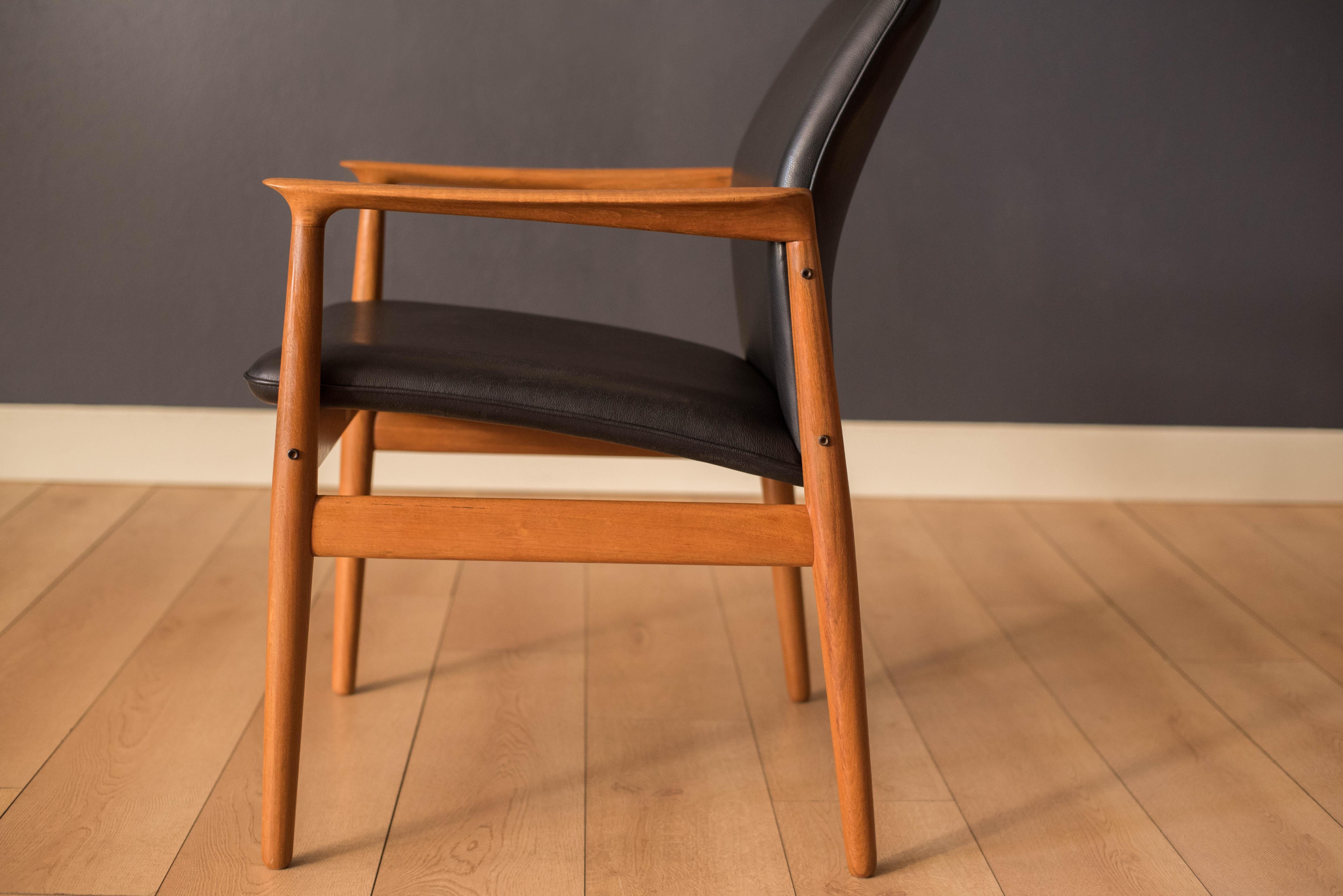 Paar dänische Sessel aus Teakholz und Leder im Vintage-Stil von Grete Jalk für Glostrup im Angebot 3