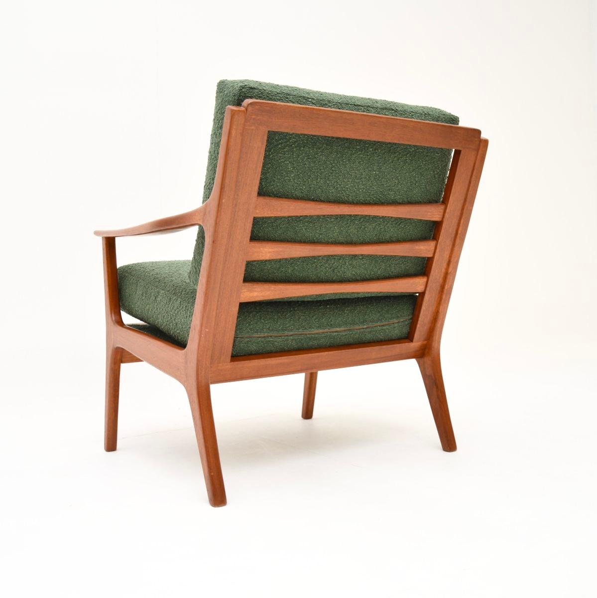 Tissu Paire de fauteuils danois vintage en teck en vente