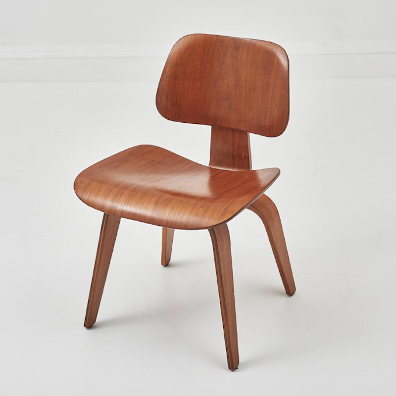 Danese Coppia di sedie vintage DCW di Charles and Ray Eames per Herman Miller in vendita