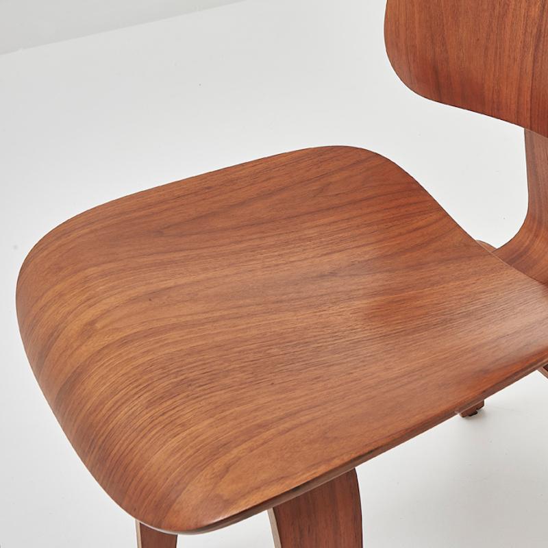 Coppia di sedie vintage DCW di Charles and Ray Eames per Herman Miller in vendita 1