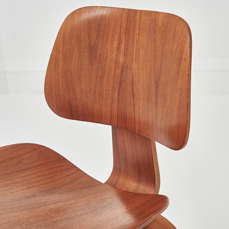 Coppia di sedie vintage DCW di Charles and Ray Eames per Herman Miller in vendita 2