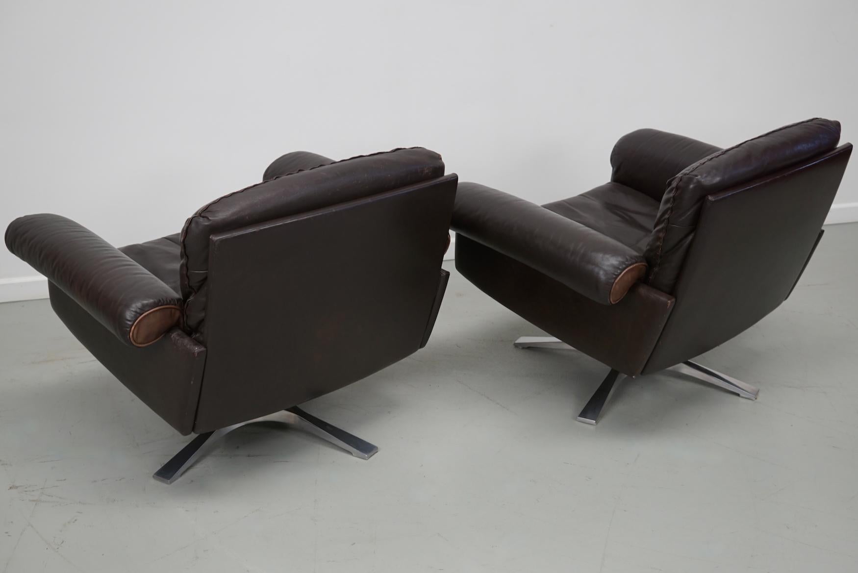 Paire de fauteuils pivotants en cuir Brown De Sede DS-31 d'époque en vente 9