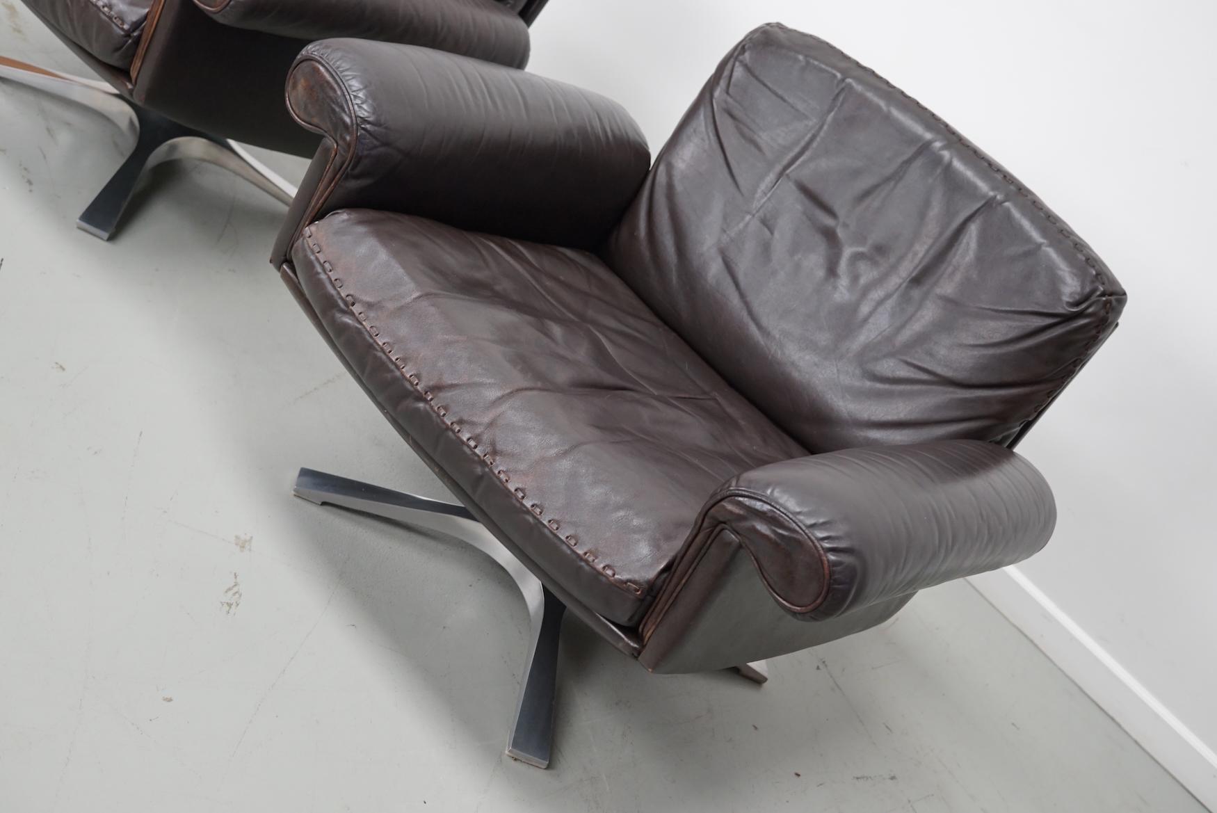 Mid-Century Modern Paire de fauteuils pivotants en cuir Brown De Sede DS-31 d'époque en vente