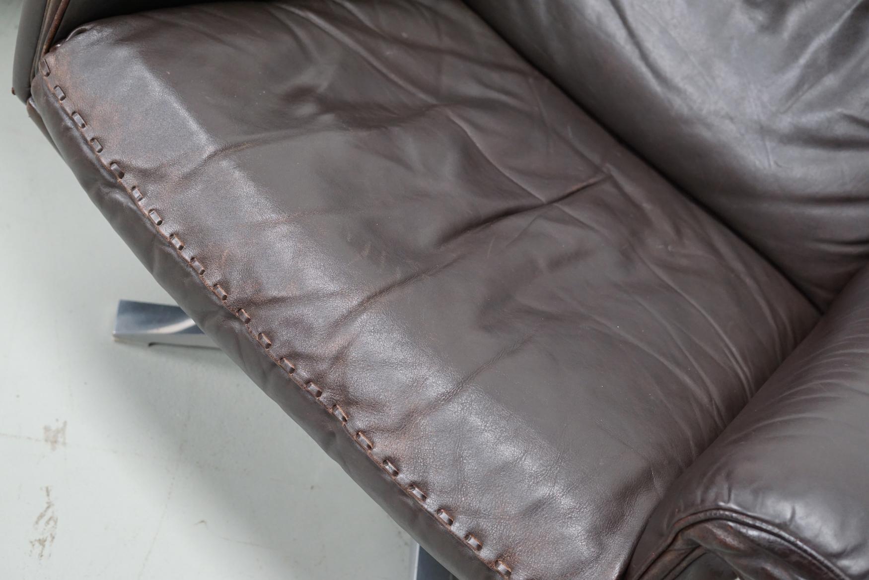 Suisse Paire de fauteuils pivotants en cuir Brown De Sede DS-31 d'époque en vente
