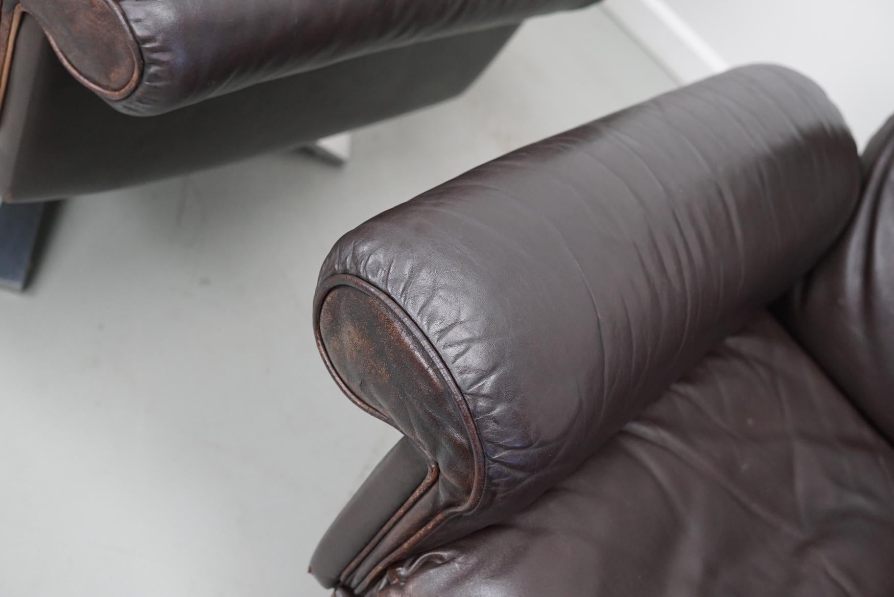 Cuir Paire de fauteuils pivotants en cuir Brown De Sede DS-31 d'époque en vente
