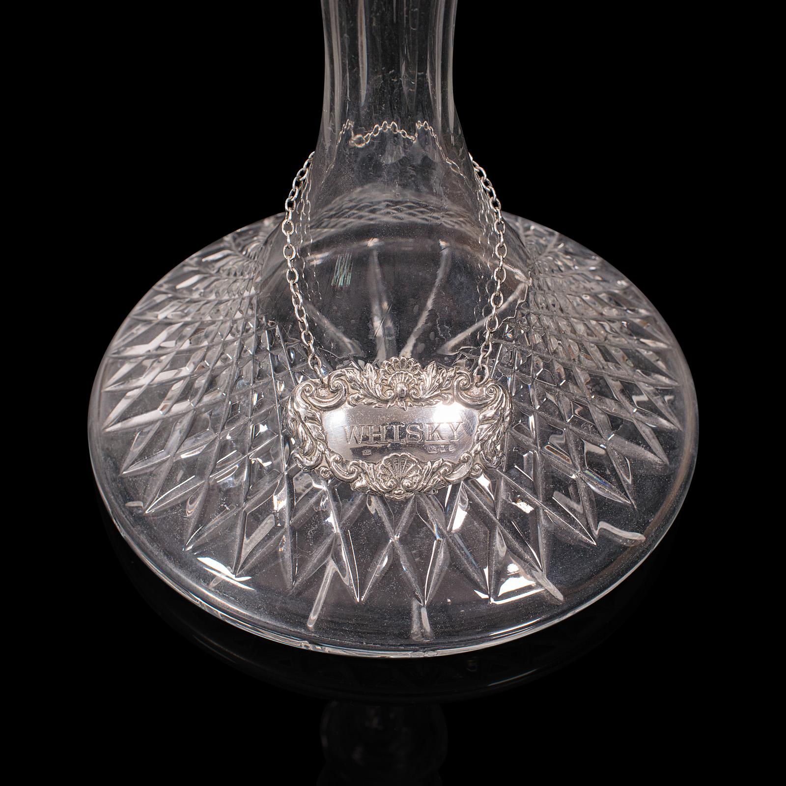 Paire de carafes vintage anglaises, verre anglais, récipient à spiritueux, étiquettes en argent, poinçon en vente 3