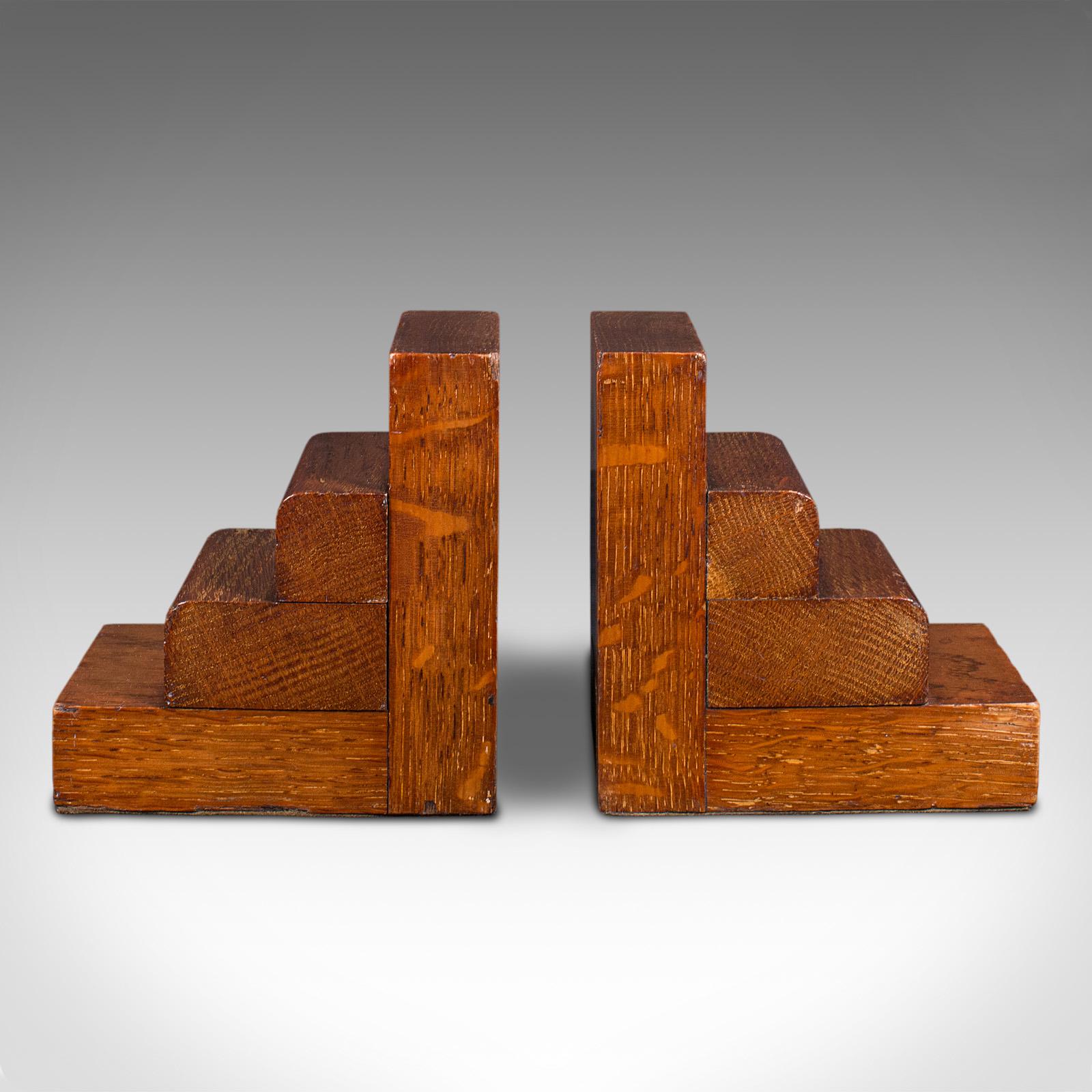 This is a pair of vintage decorative bookends. An English, oak book rest, dating to the late Art deco period, circa 1940.

Wonderful geometric form to this appealing pair of bookends
Displaying a desirable aged patina and in good order
Select