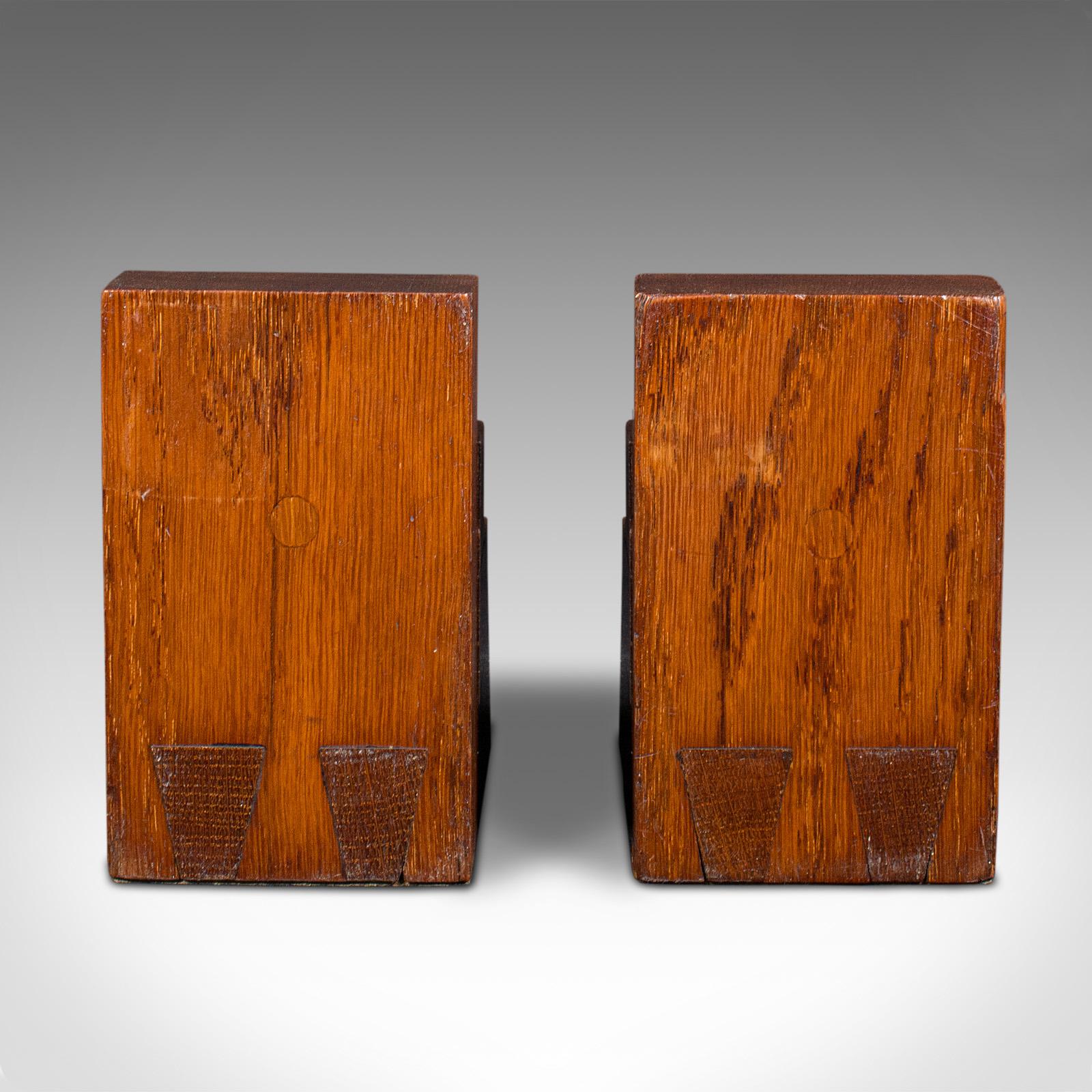 Pair of Vintage Decorative Bookends, English, Oak, Book Rest, Art Deco, C.1940 In Good Condition In Hele, Devon, GB