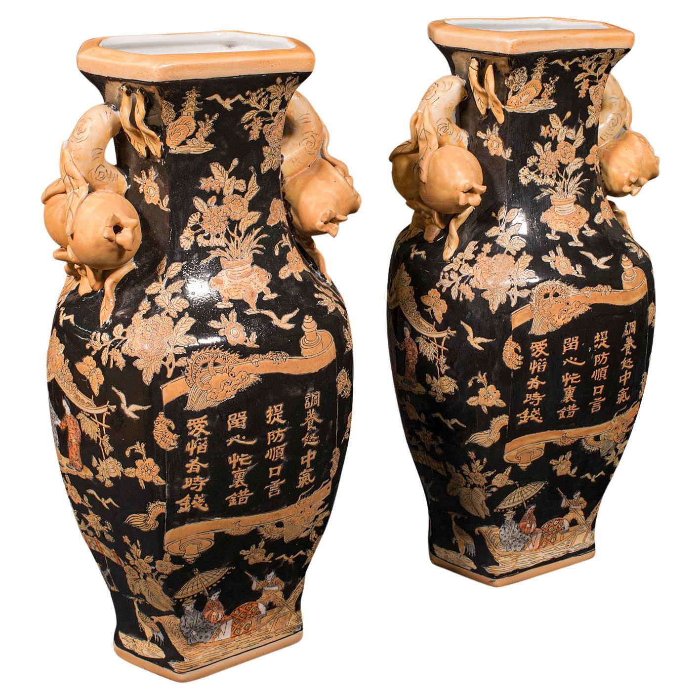 Paar dekorative Vintage-Vasen, chinesisch, Keramik, Urne mit getrockneter Blumen, spätes 20. Jahrhundert