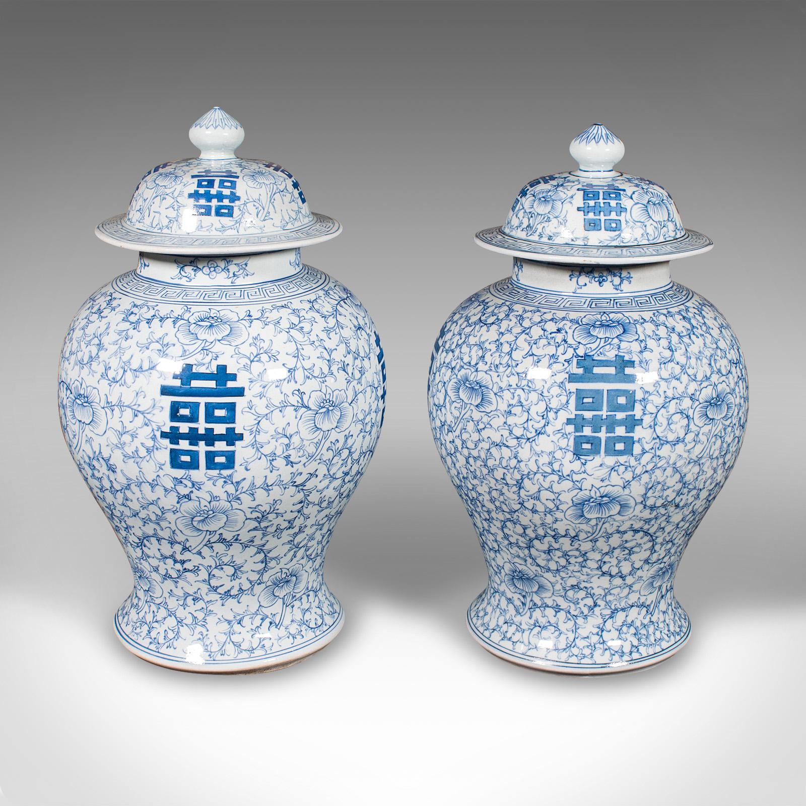 Dekorative Vintage-Vasen, chinesisch, Keramik, Blumenurne, Art déco, um 1940, Paar (Chinesisch) im Angebot