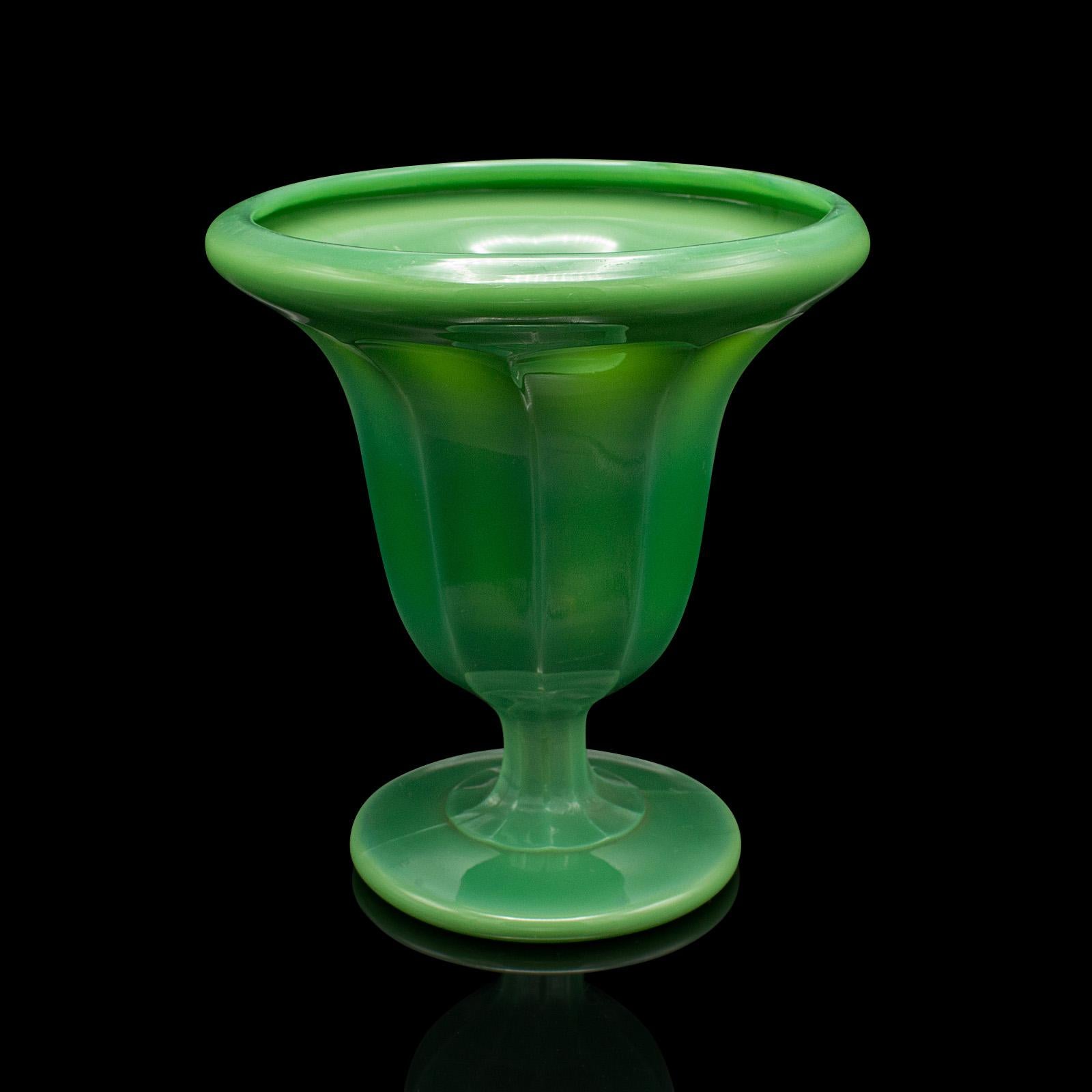 Dekorative Vintage-Vasen, englisch, Glas, Pflanzgefäße, Art déco, um 1930, Paar (20. Jahrhundert) im Angebot