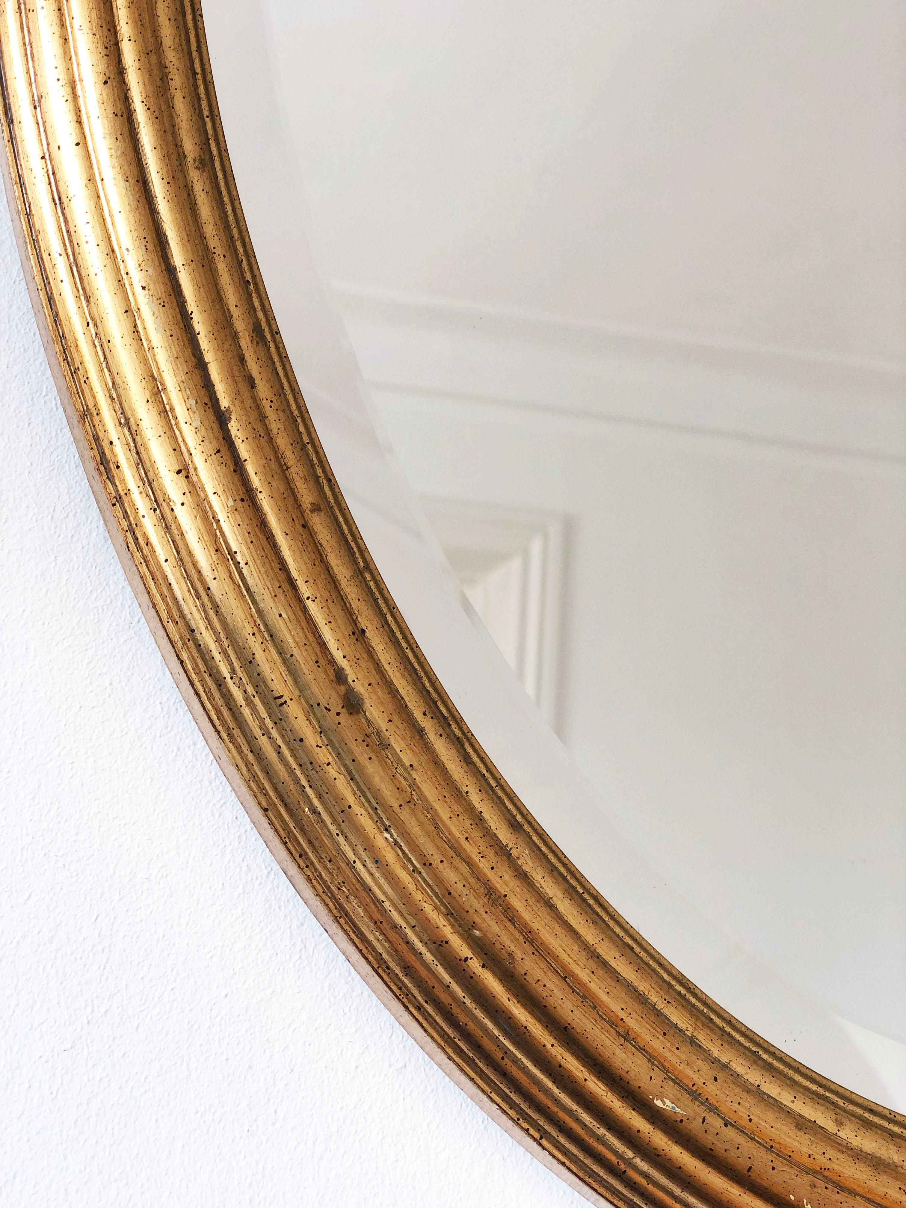 Coppia di specchi ovali d'epoca Deknudt in legno dorato Hollywood Regency Belgio in vendita 3