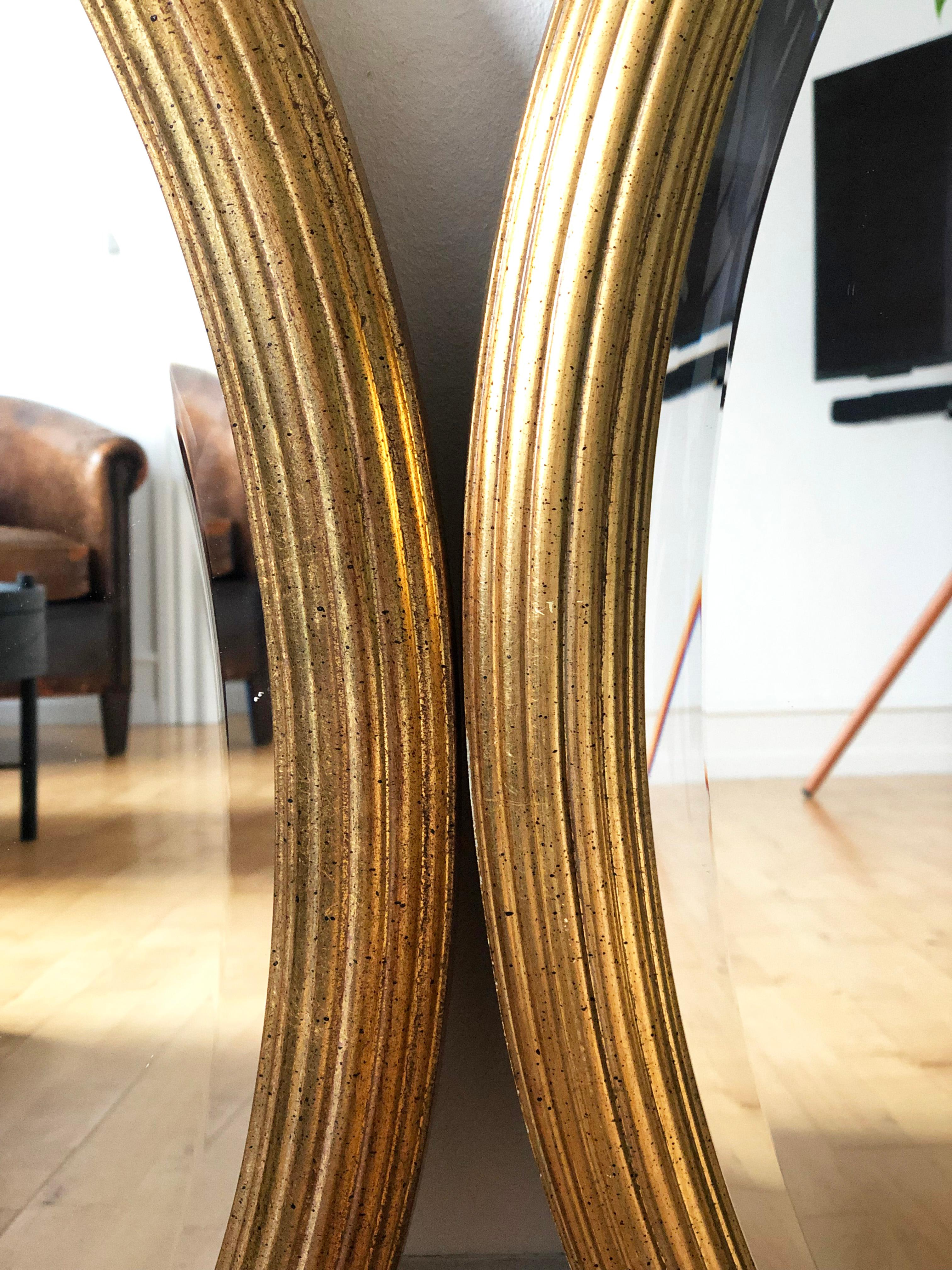 Belga Coppia di specchi ovali d'epoca Deknudt in legno dorato Hollywood Regency Belgio in vendita