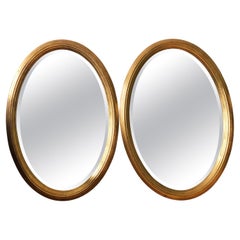 Pareja de espejos ovalados vintage Deknudt de madera dorada Hollywood Regency Bélgica