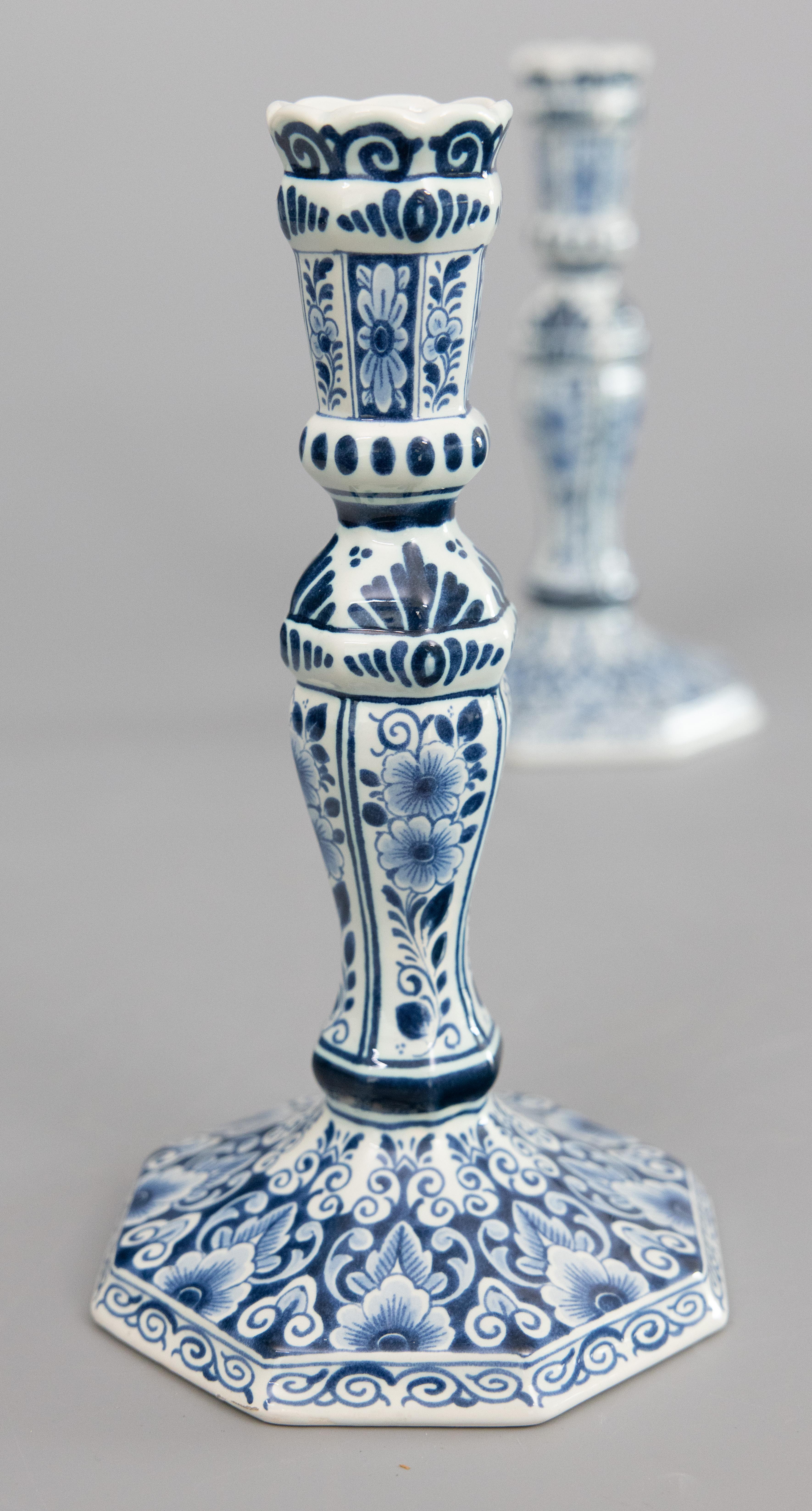 Pair of Mid-20th Century Dutch Delft Faience Floral Candlesticks In Good Condition For Sale In Pearland, TX