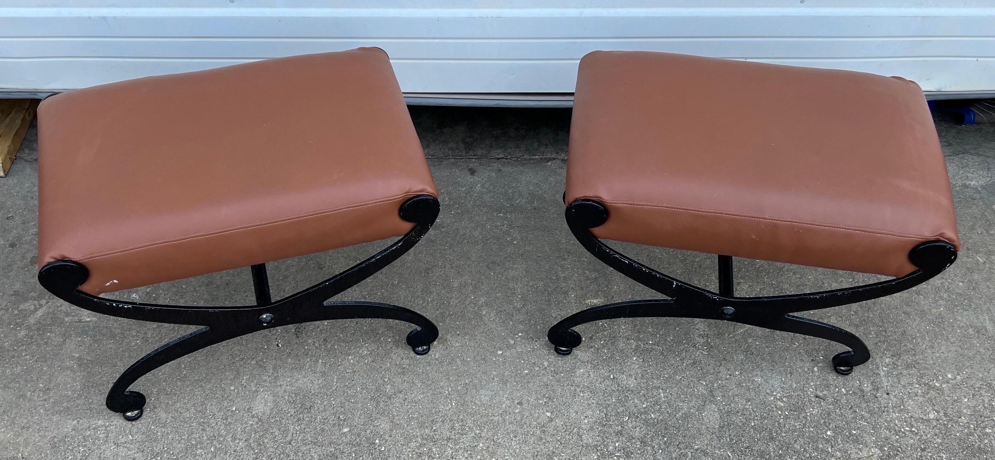 Pair of vintage designer leather stools  In Good Condition For Sale In Charleston, SC