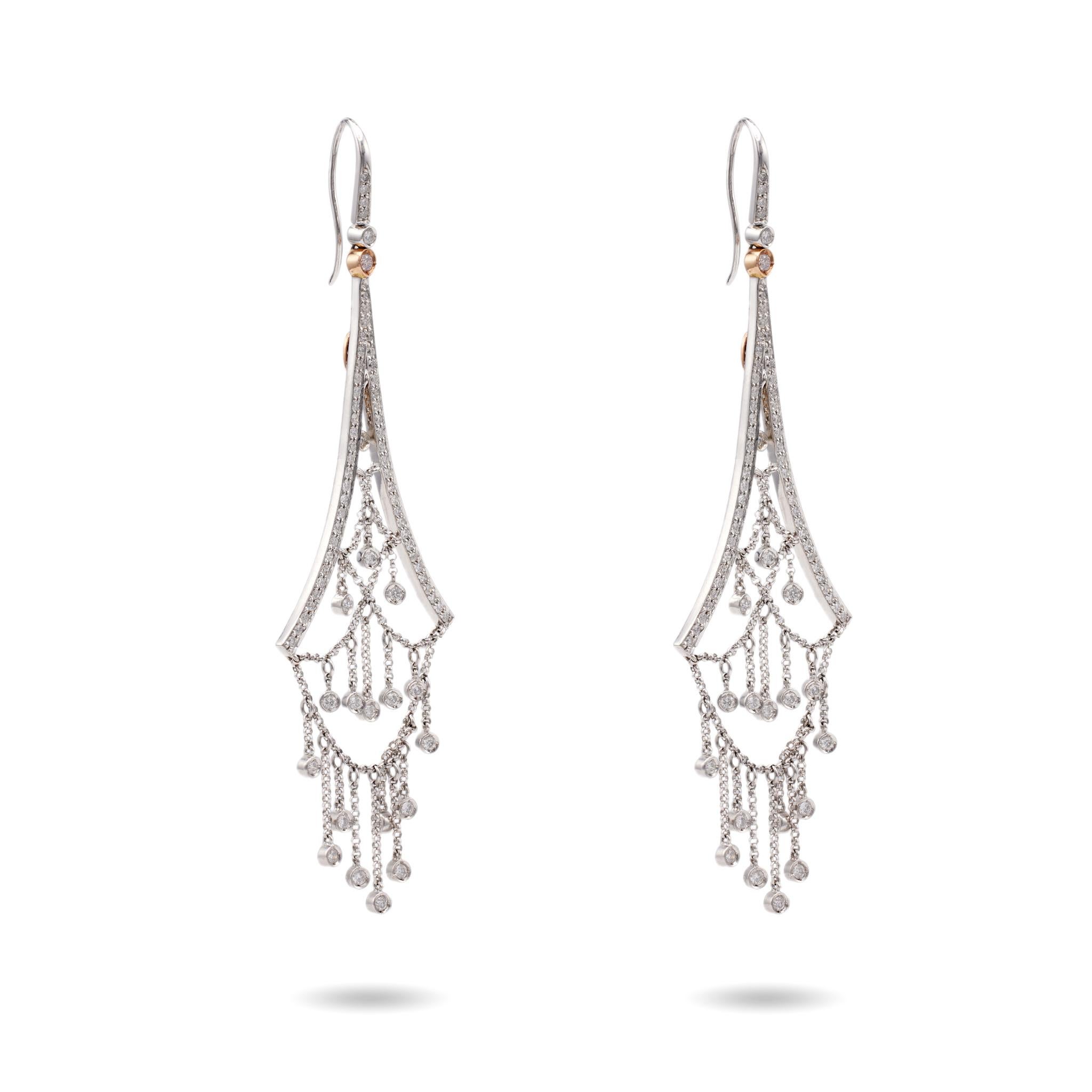 Paire de boucles d'oreilles chandelier en or 14k et diamants d'époque Excellent état - En vente à Beverly Hills, CA