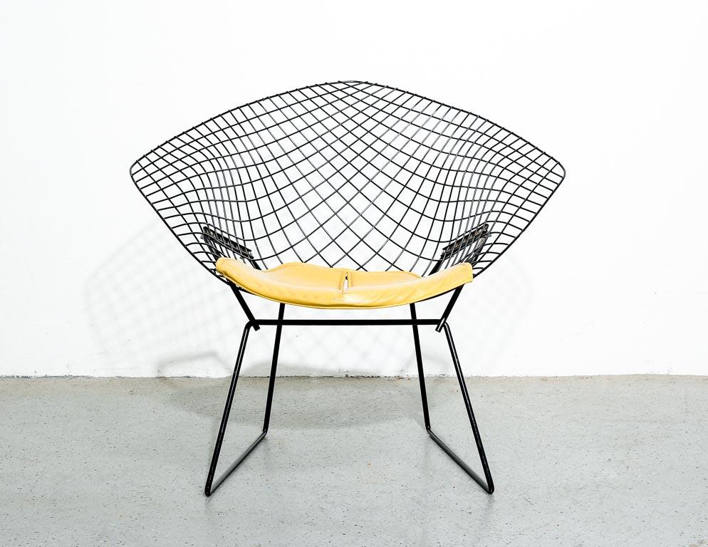 Pair of Vintage Diamond Chairs by Harry Bertoia for Knoll In Good Condition In Brooklyn, NY