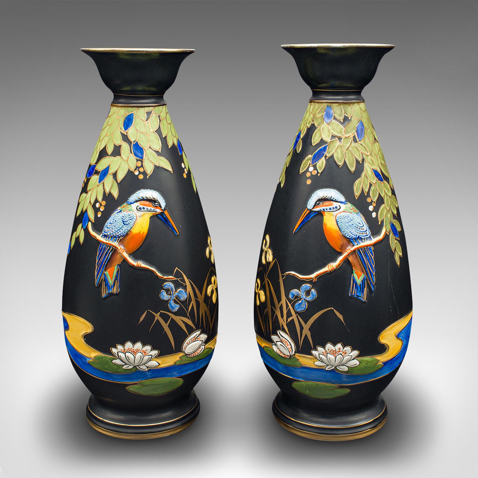 This is a pair of vintage display vases. An English, satin finished vase with kingfisher decor, dating to the Art Deco period, circa 1930.

Beautifully presented vases graced with appealing colour and finish
Displaying a desirable aged patina and in