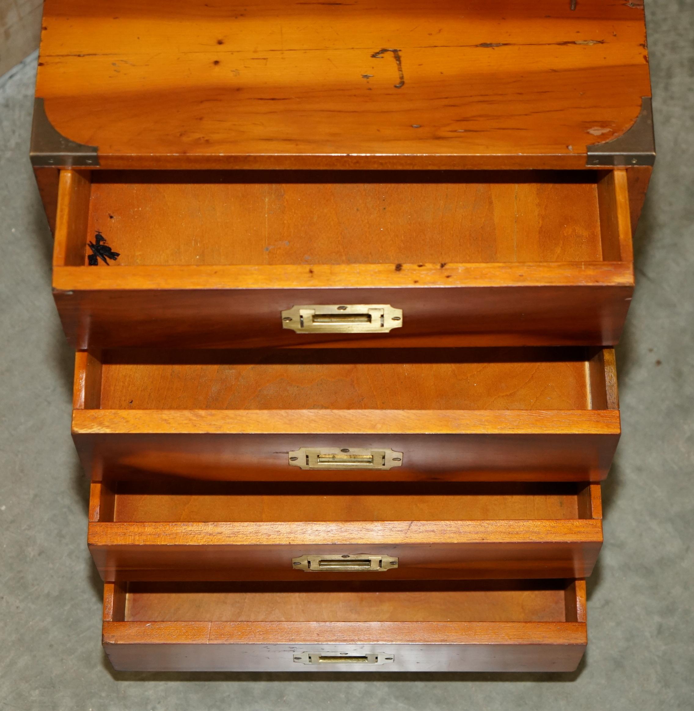 PAIR OF ViNTAGE DISTRESSED MILITARY CAMPAIGN BURR YEW WOOD SIDE TABLE DRAWERS For Sale 4