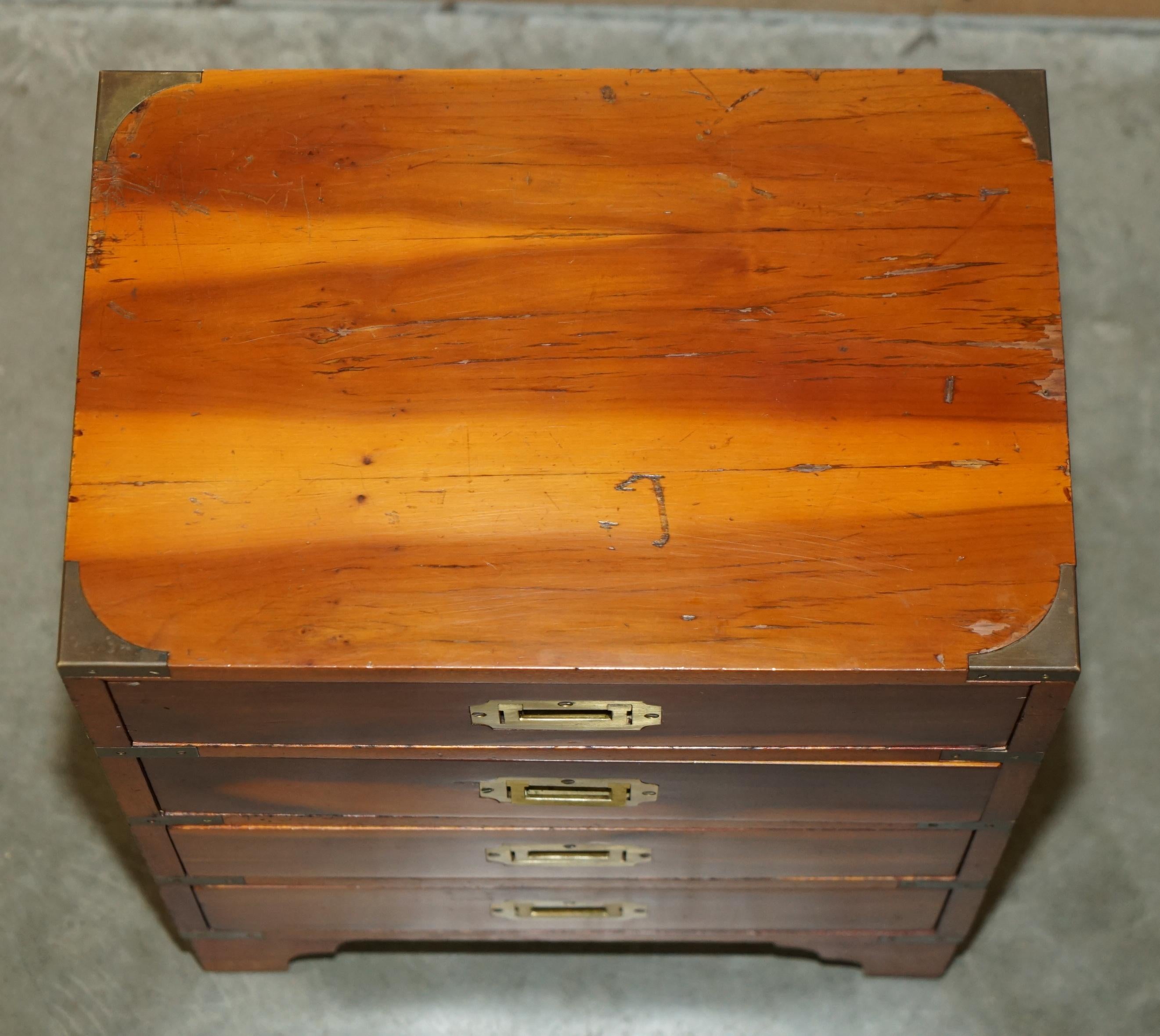 English PAIR OF ViNTAGE DISTRESSED MILITARY CAMPAIGN BURR YEW WOOD SIDE TABLE DRAWERS For Sale
