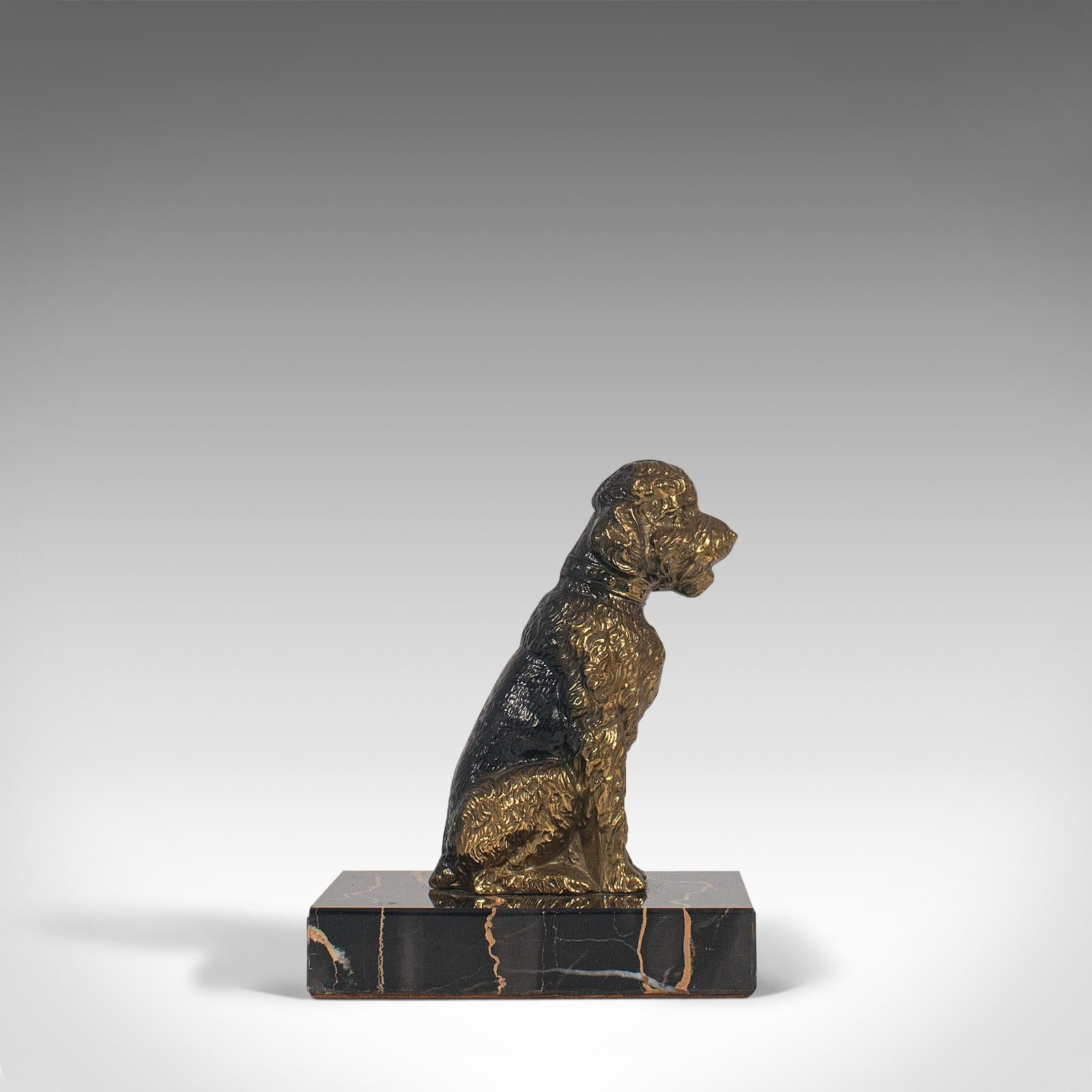 Paire de figurines de chiens vintage, anglaises, métal doré, Terrier d'Airedale, vers 1980 Bon état - En vente à Hele, Devon, GB