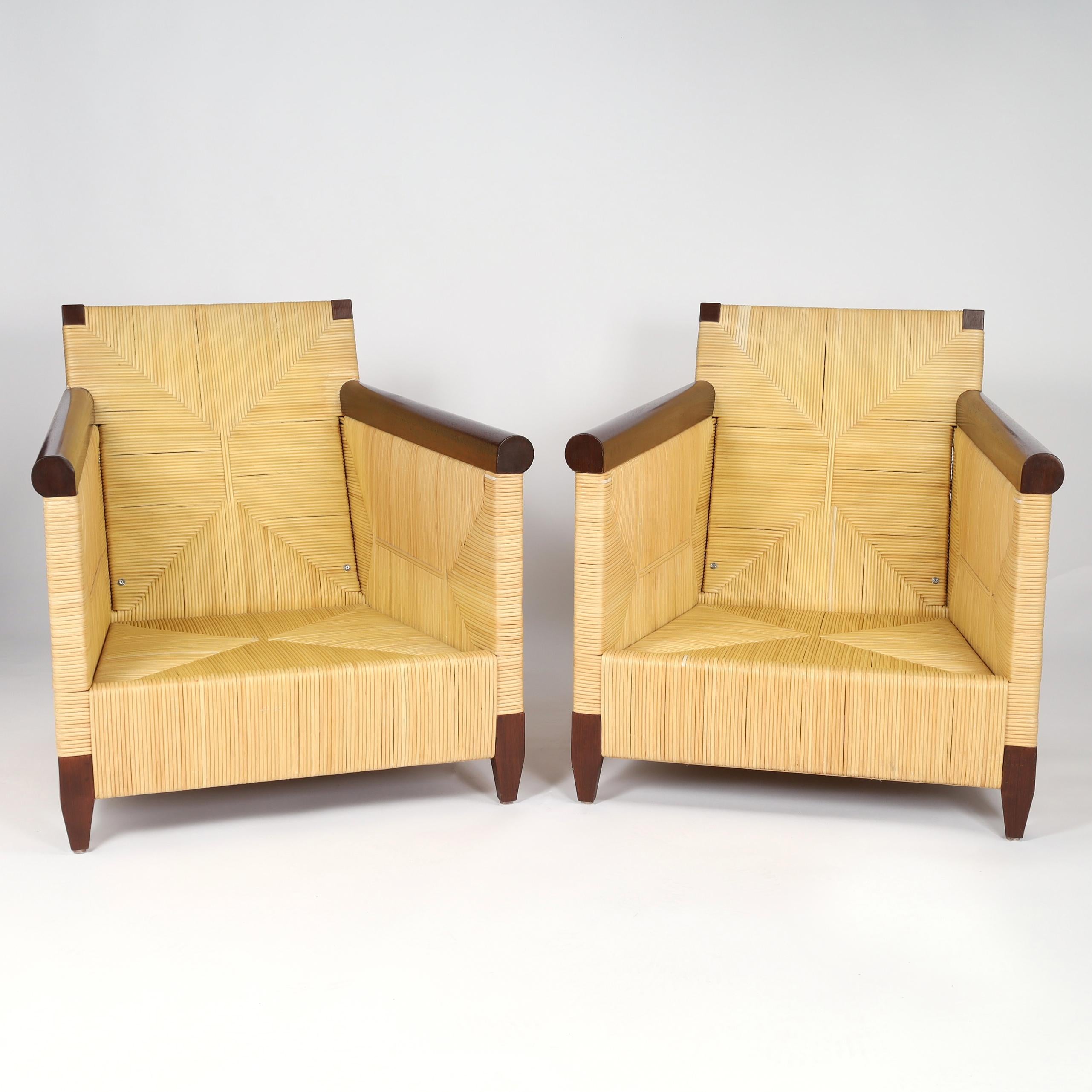 Pareja de sillas Donghia Club Vintage diseñadas por John Hutton Moderno de mediados de siglo en venta